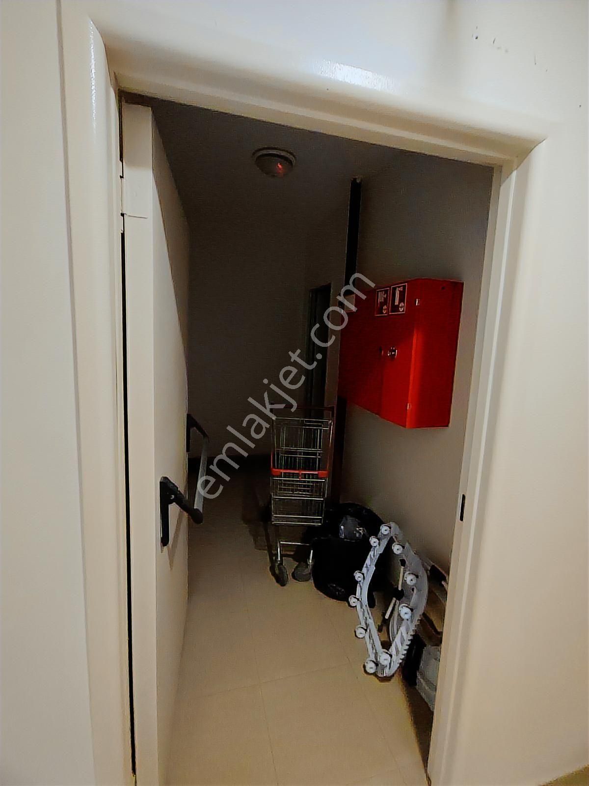 Doğanaraslı Bulvarında Demir Park Lüks 3+1 Geniş 160 M2