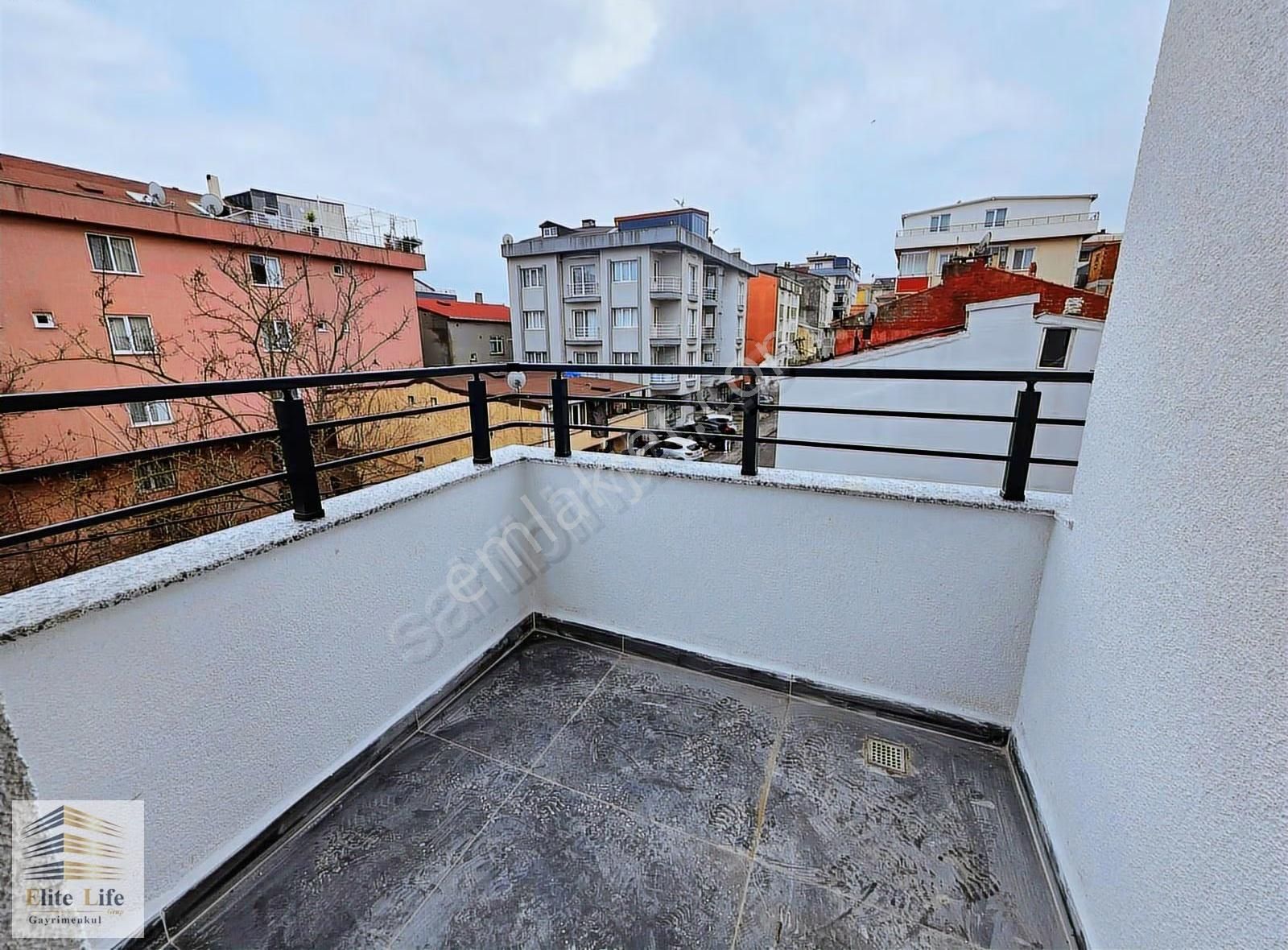 Sancaktepe'de Kapalı Otoparklı Çift Balkonlu 2+1 Ara Kat Daire - Görsel 3