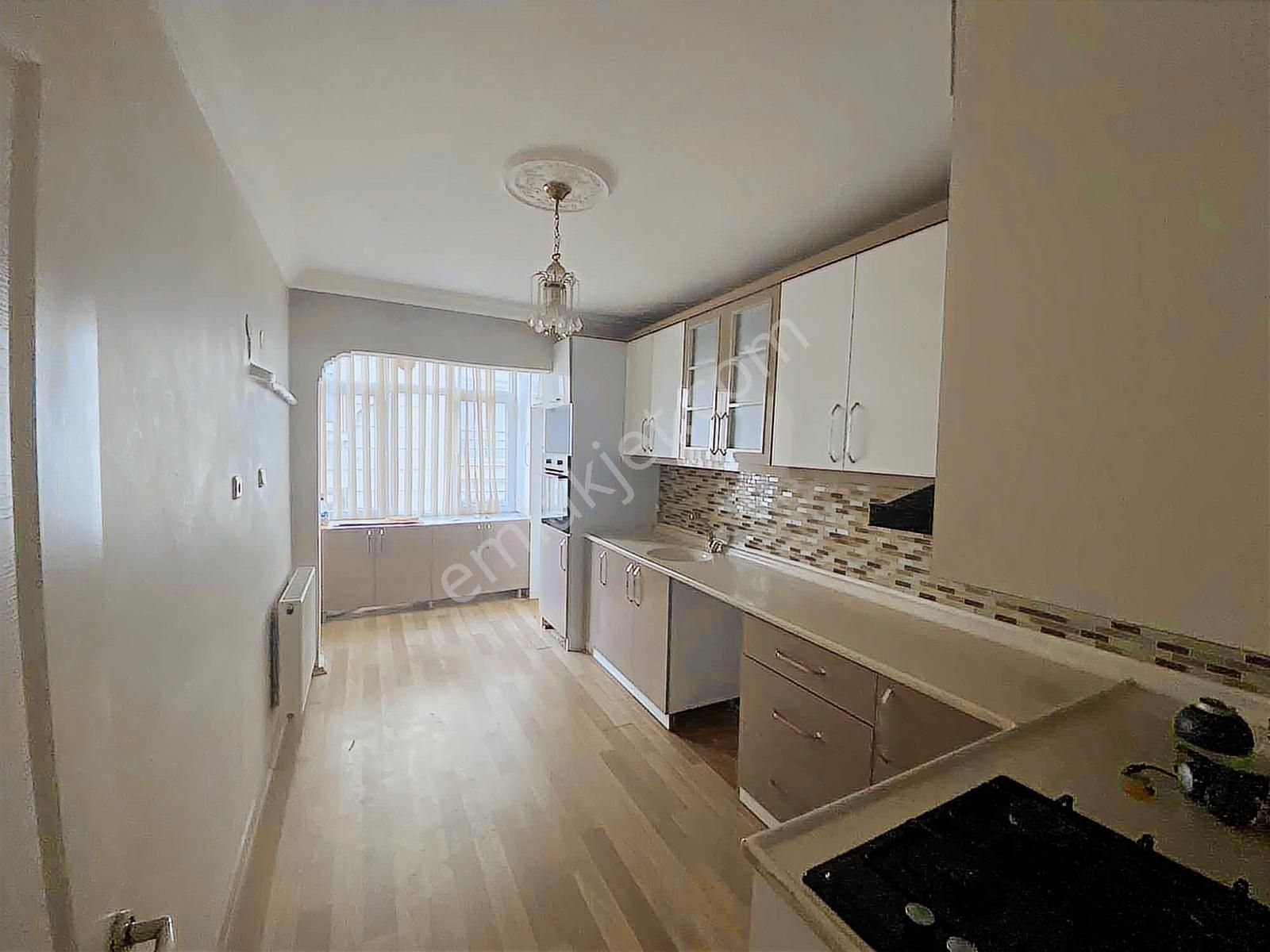 Torbalı Alpkent Mah Kiralık 3+1 Ara Kat Daire