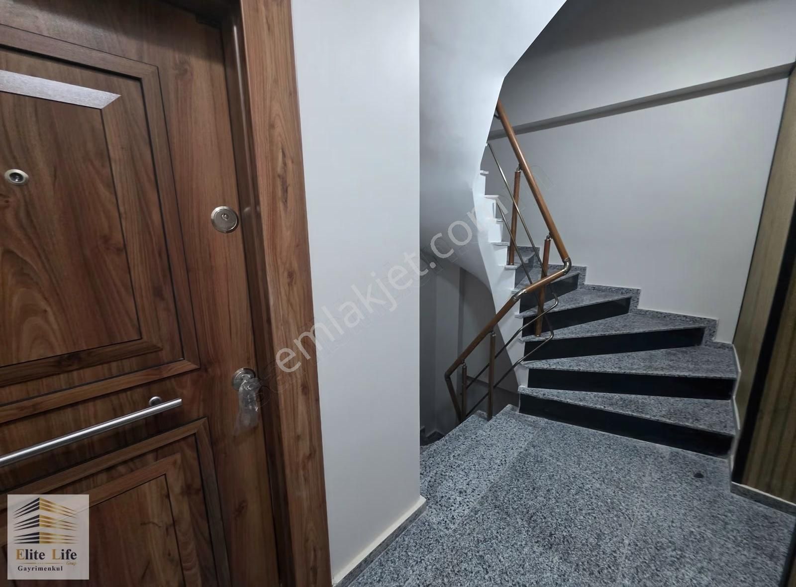 Çekmeköy Merkez Mahallesinde Kat Mülkiyetli 2+1 110 M2 Ara Kat - Görsel 17