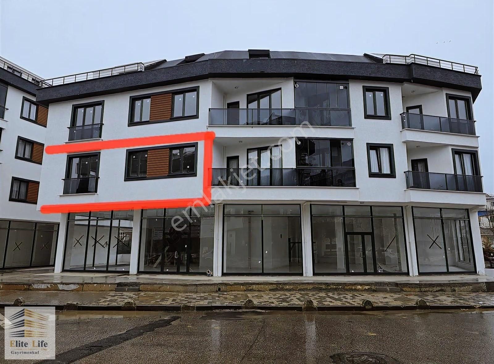 Sancaktepe Osmangazide Cadde Üzeri, Sıfır,balkonlu 115 M2 3+1
