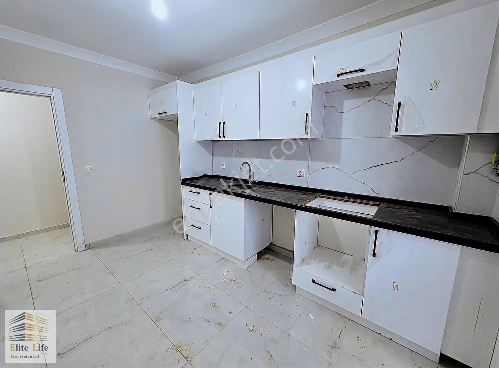 Sancaktepe Osmangazide Cadde Üzeri, Sıfır,balkonlu 115 M2 3+1 - Görsel 12