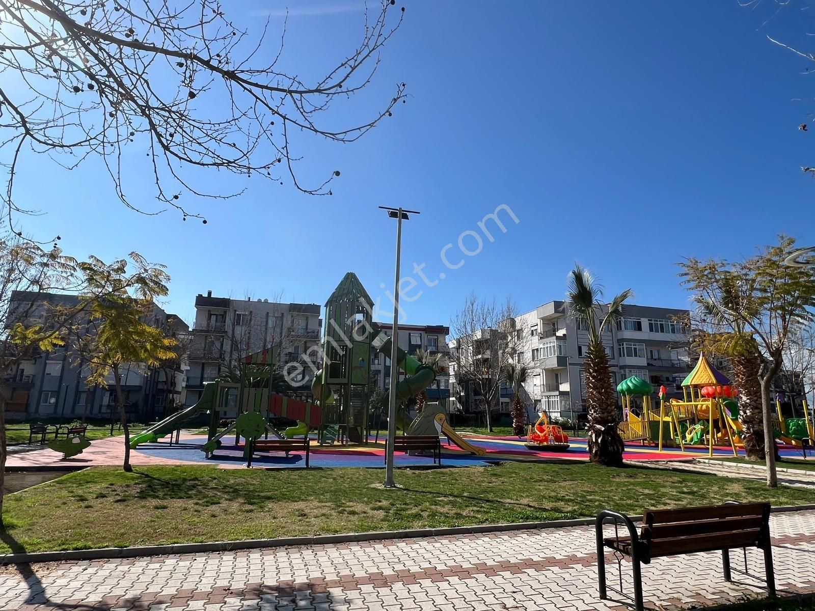 Nihal Bel'den Seyrek'te, Bakırçay Üniversitesi'ne Komşu 2+1