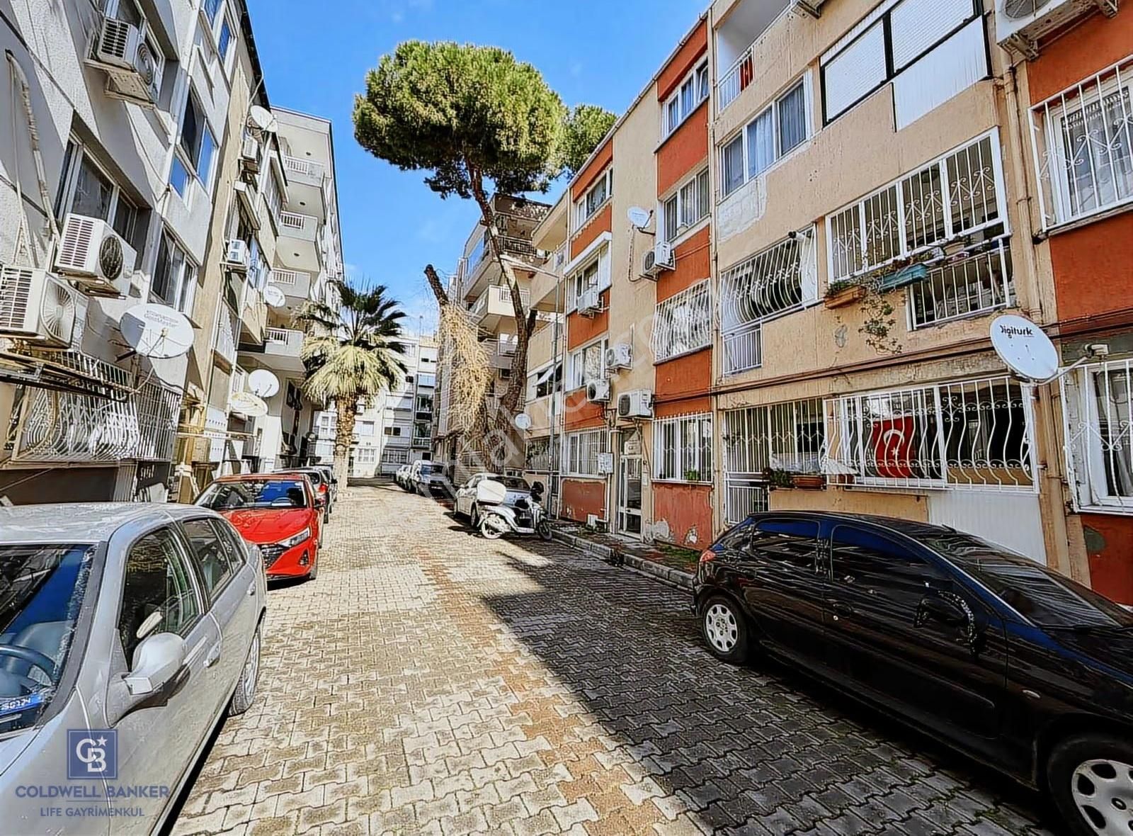 Karşıyaka Bahariye Mahallesinde Eşyalı Kiralık 3+1 Daire