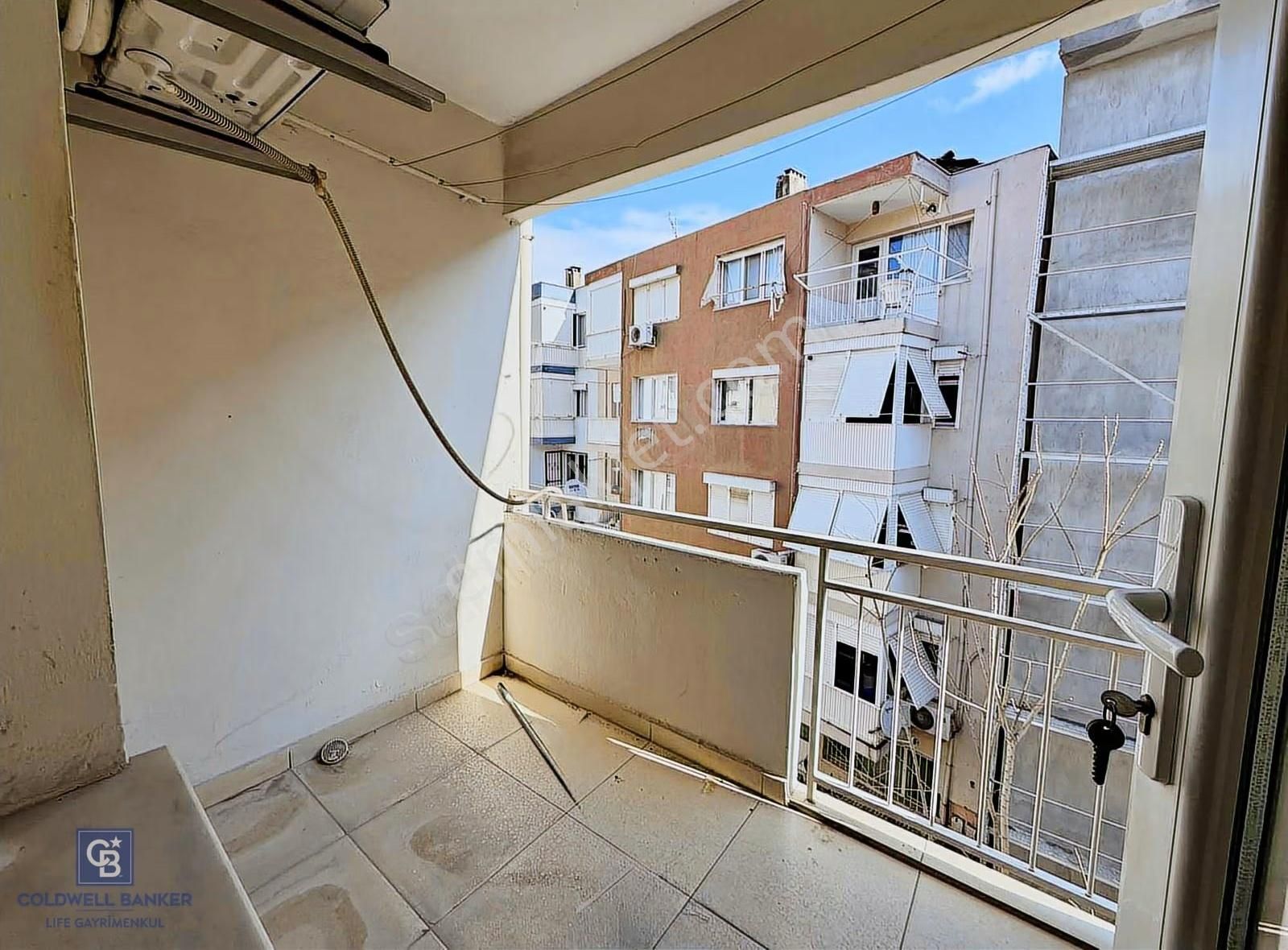 Karşıyaka Bahariye Mahallesinde Eşyalı Kiralık 3+1 Daire - Görsel 13