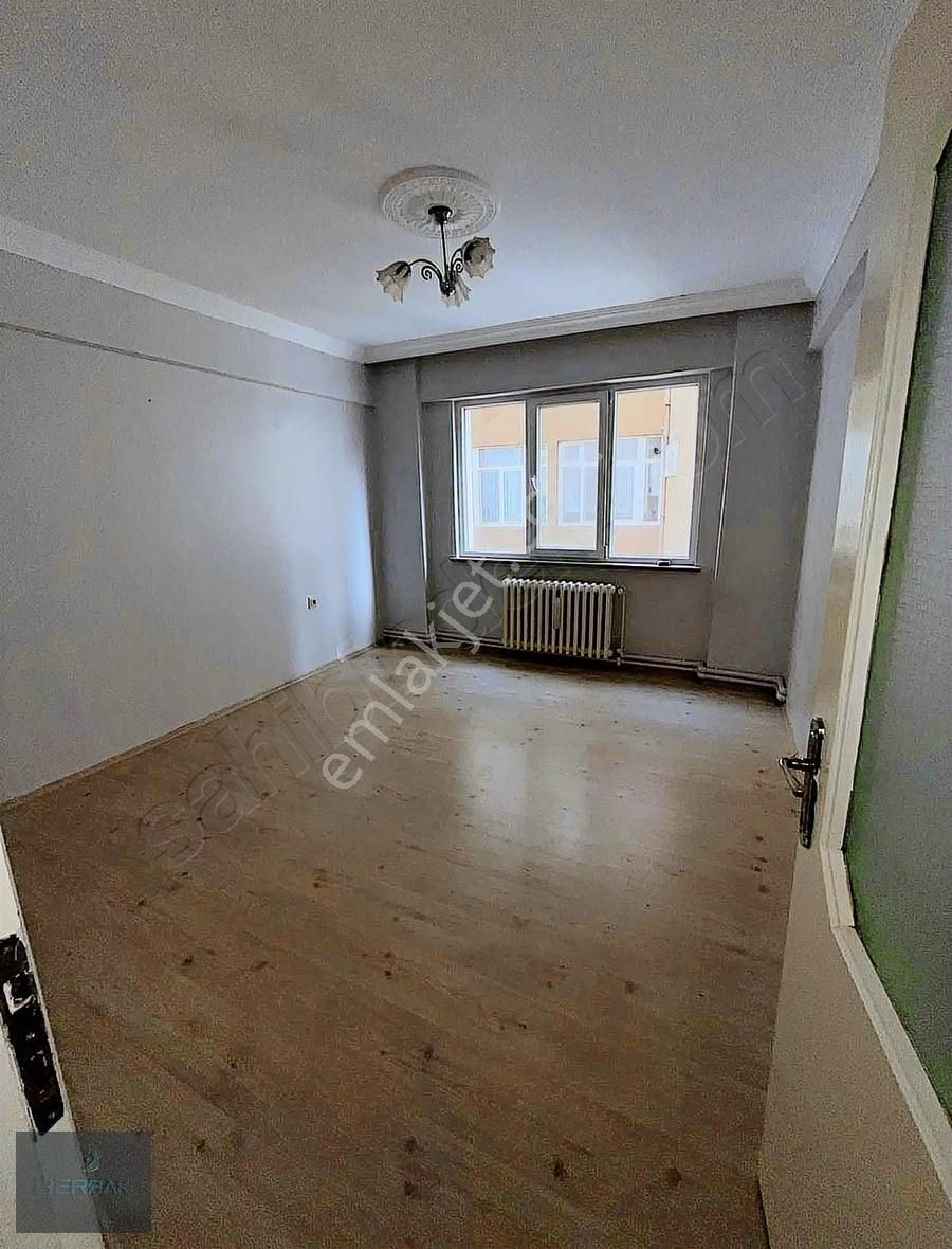 Tekirdağ Çorlu Muhittin Mah. De 3+1 Kullanışlı Kiralık Daire - Görsel 13