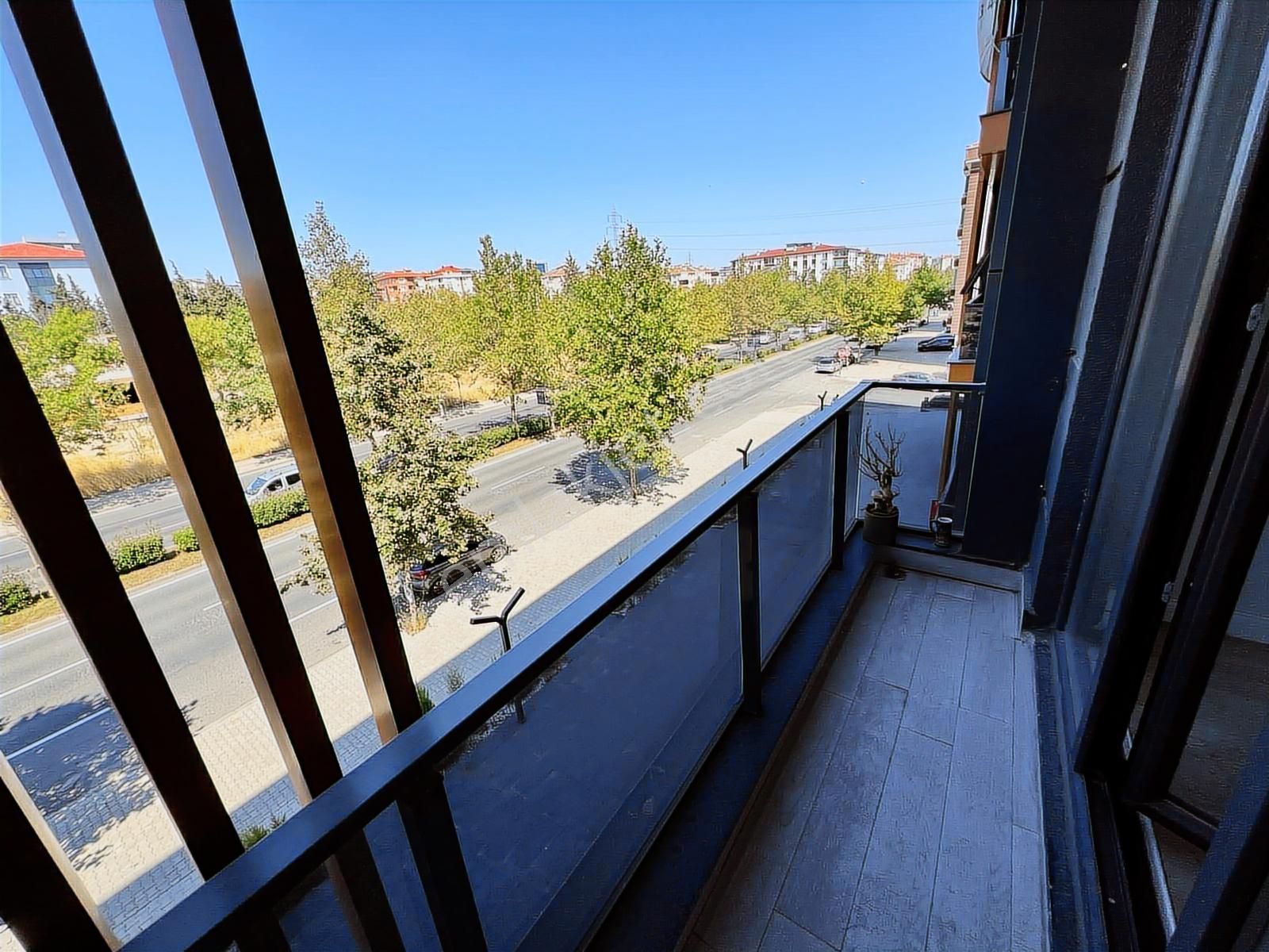 Redstone'dan Uysal Boulevard'da Cadde Cephe Satılık 1+1 Daire - Görsel 3