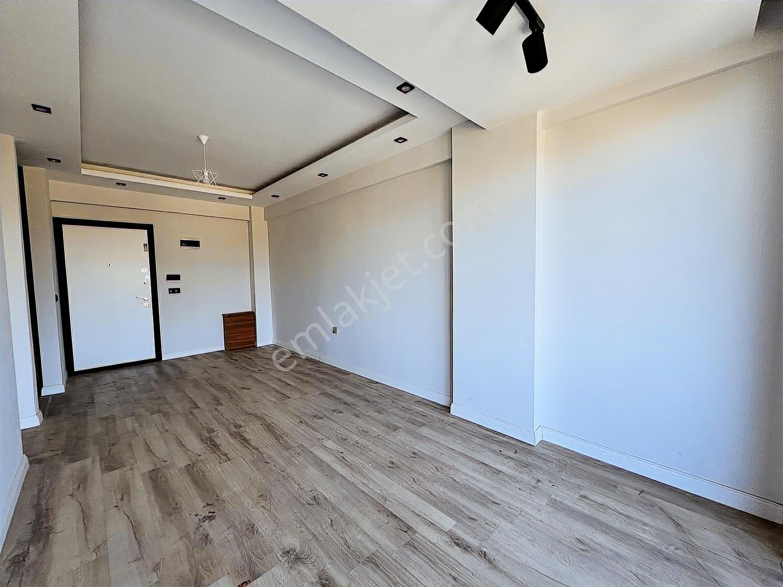Redstone'dan Uysal Boulevard'da Cadde Cephe Satılık 1+1 Daire - Görsel 17