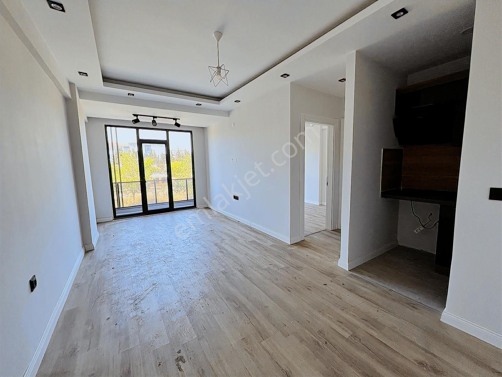 Redstone'dan Uysal Boulevard'da Cadde Cephe Satılık 1+1 Daire - Görsel 15