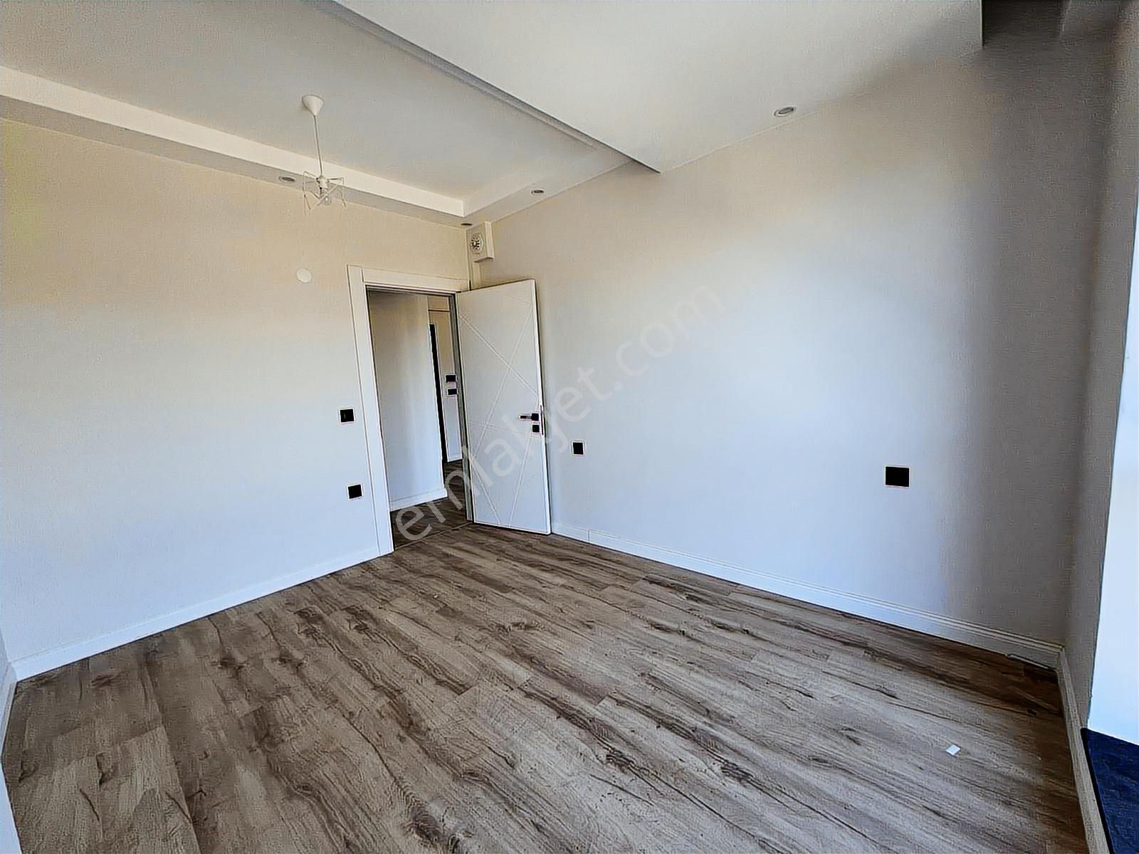 Redstone'dan Uysal Boulevard'da Cadde Cephe Satılık 1+1 Daire - Görsel 4