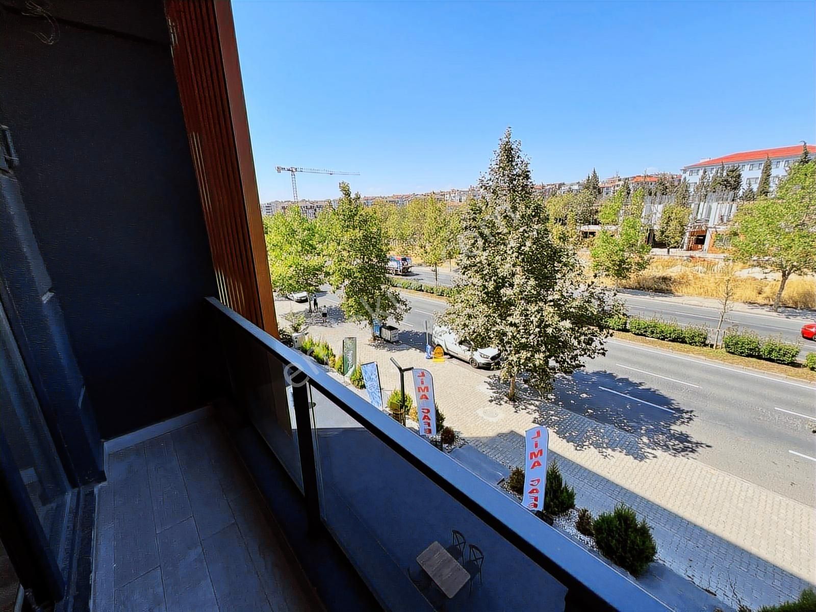 Redstone'dan Uysal Boulevard'da Cadde Cephe Satılık 1+1 Daire - Görsel 2