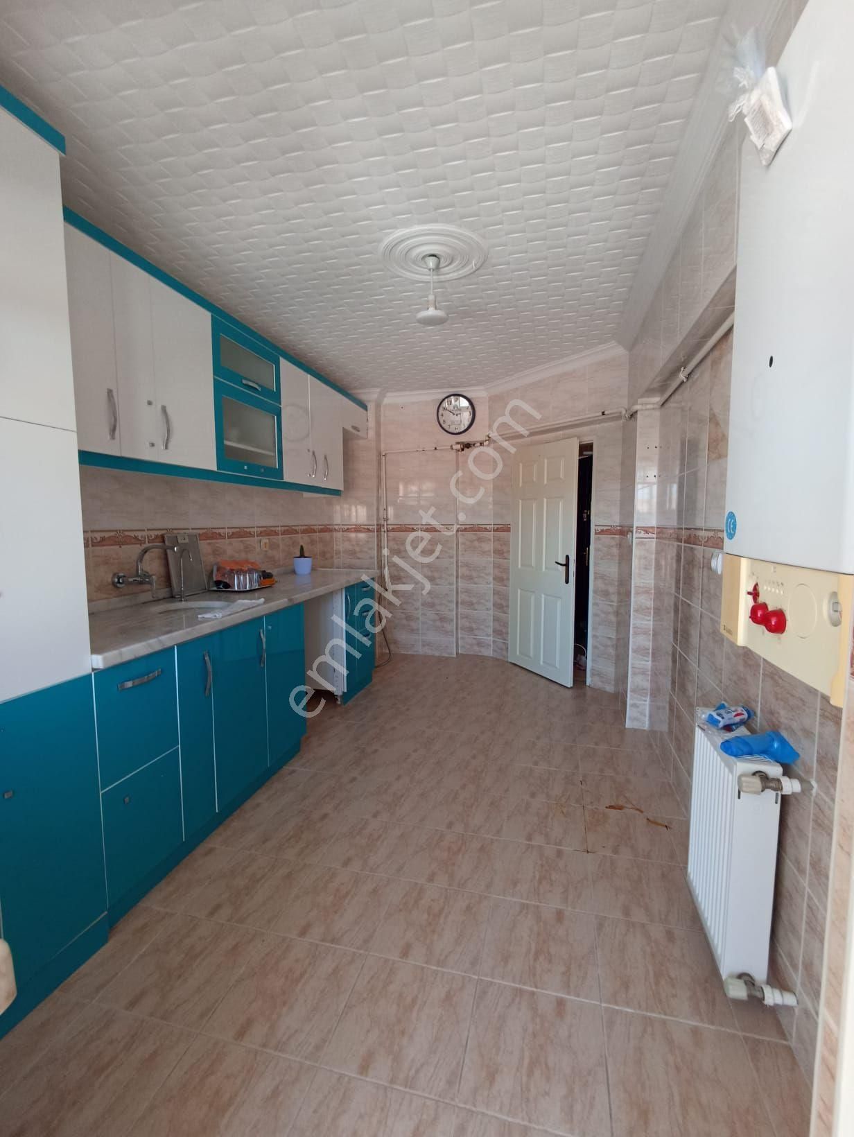 Sahibinden Memura Kiralık 4.katta Yapılı 3+1 Daire - Görsel 3