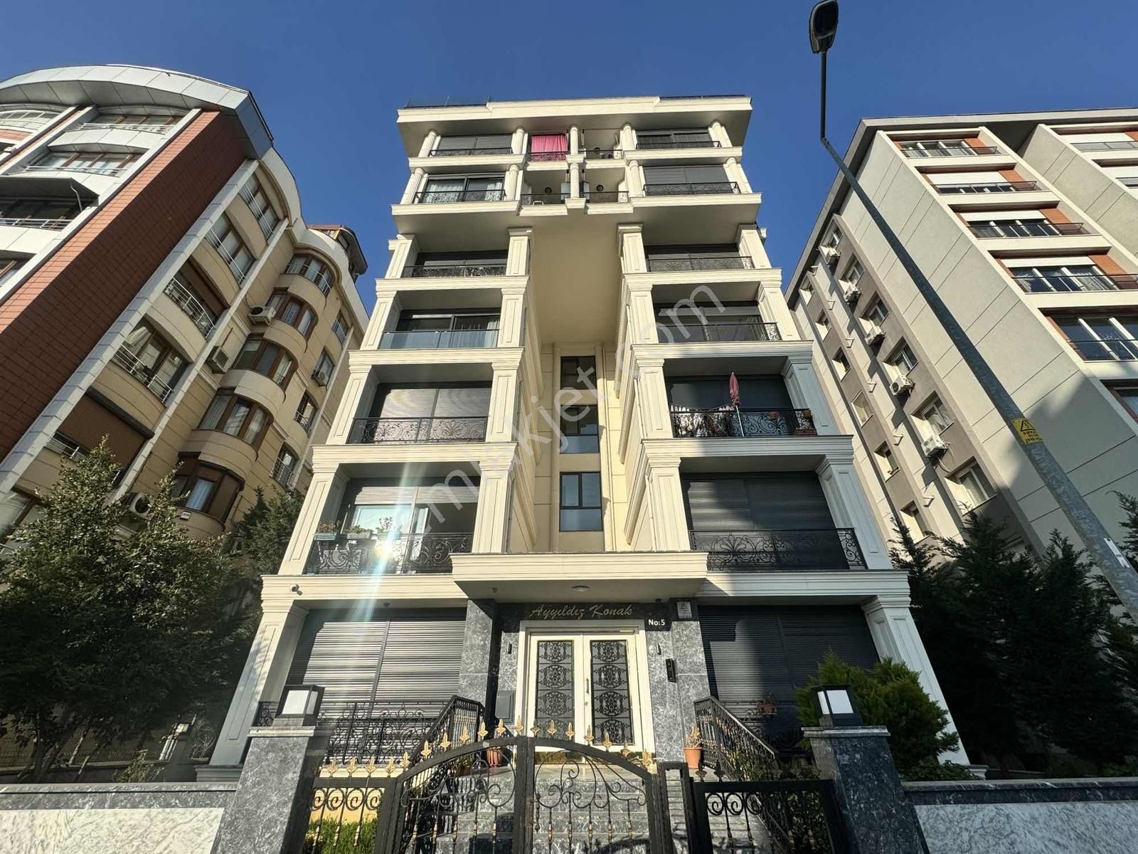 Sahile Marmaray'a 100m 6 Yaşında Binada 55m2 Net 1+1