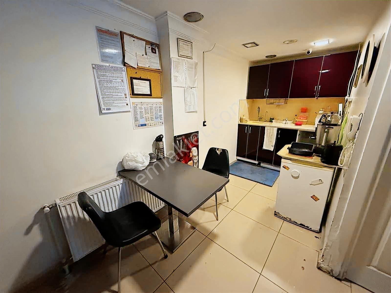 Üsküdar Bağlarbaşı Cadde Üzerinde Kiracılı Satılık Dükkan - Görsel 13