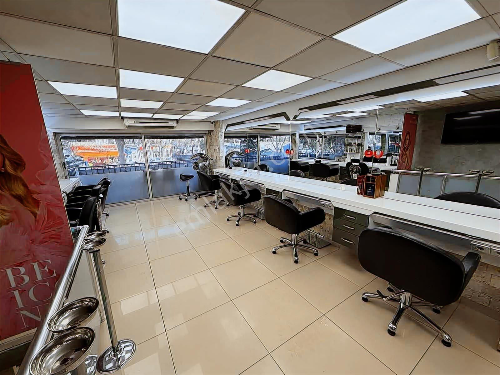 Üsküdar Bağlarbaşı Cadde Üzerinde Kiracılı Satılık Dükkan - Görsel 6