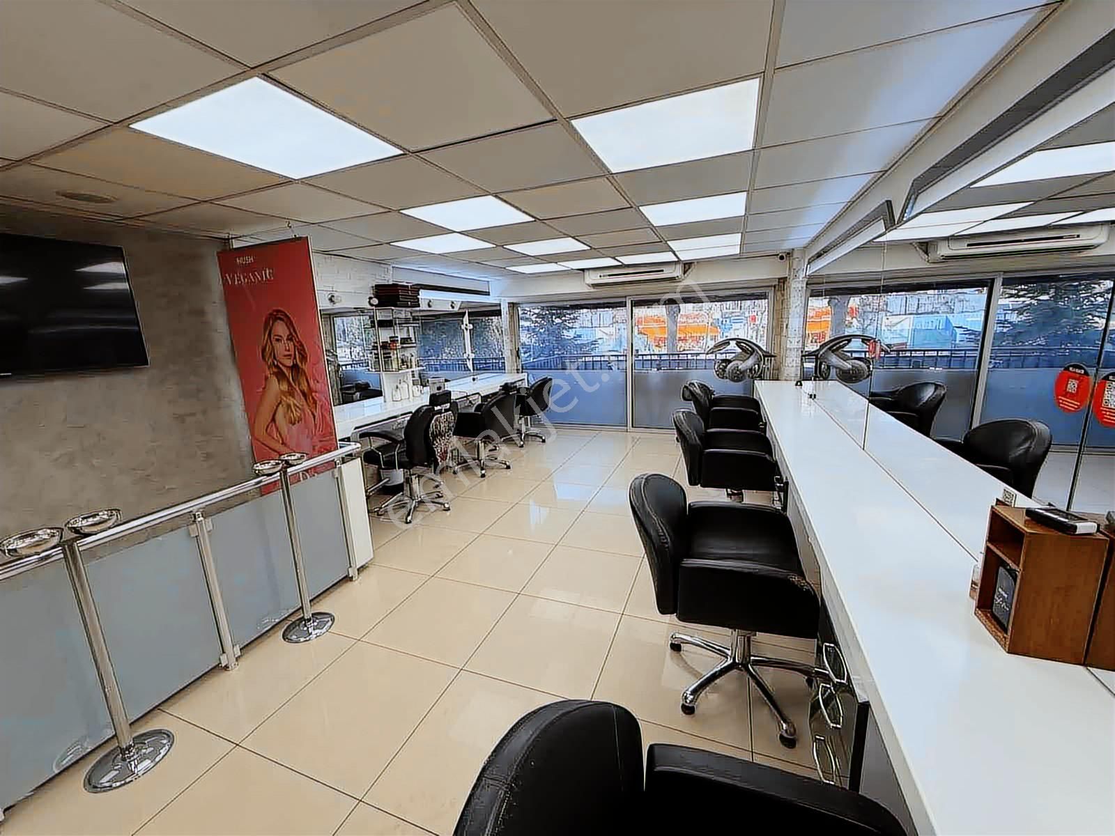 Üsküdar Bağlarbaşı Cadde Üzerinde Kiracılı Satılık Dükkan - Görsel 14