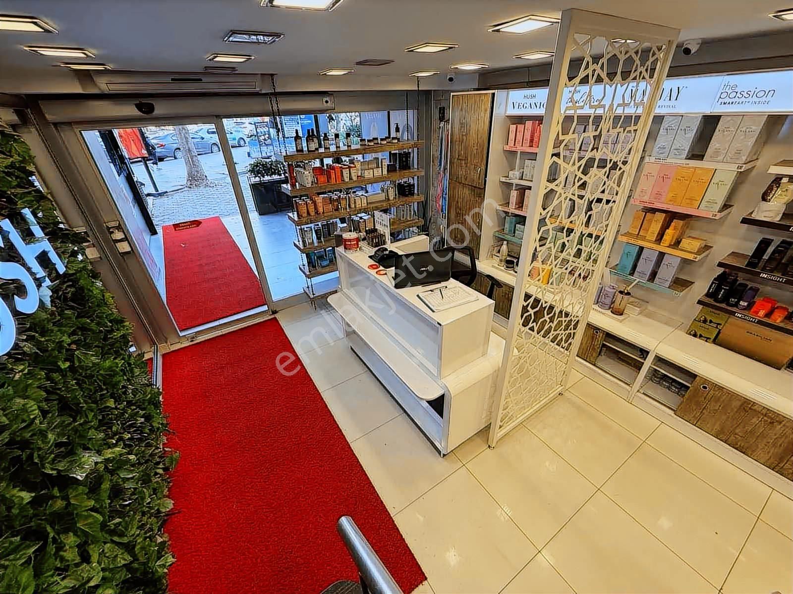 Üsküdar Bağlarbaşı Cadde Üzerinde Kiracılı Satılık Dükkan - Görsel 2