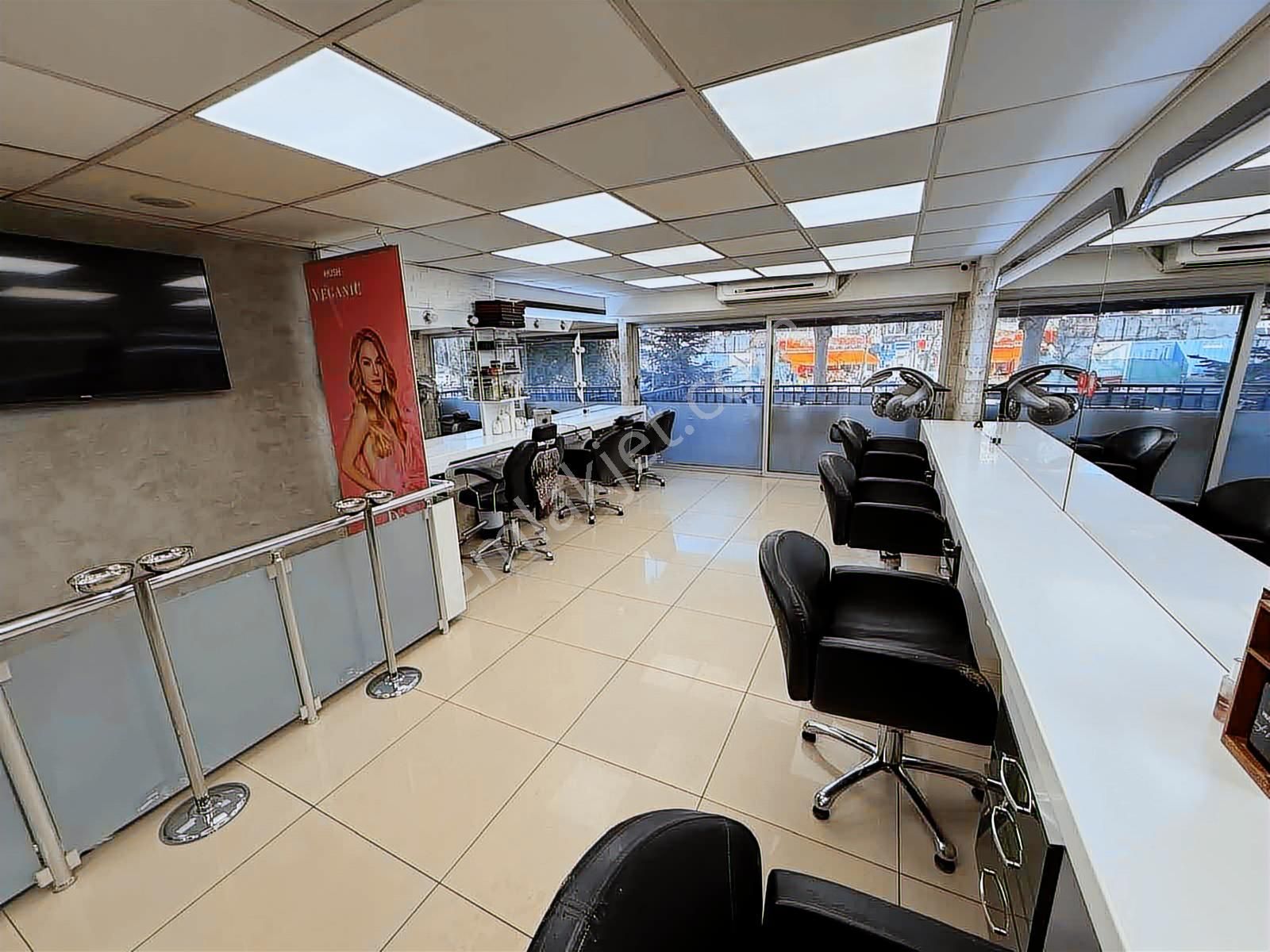 Üsküdar Bağlarbaşı Cadde Üzerinde Kiracılı Satılık Dükkan - Görsel 15