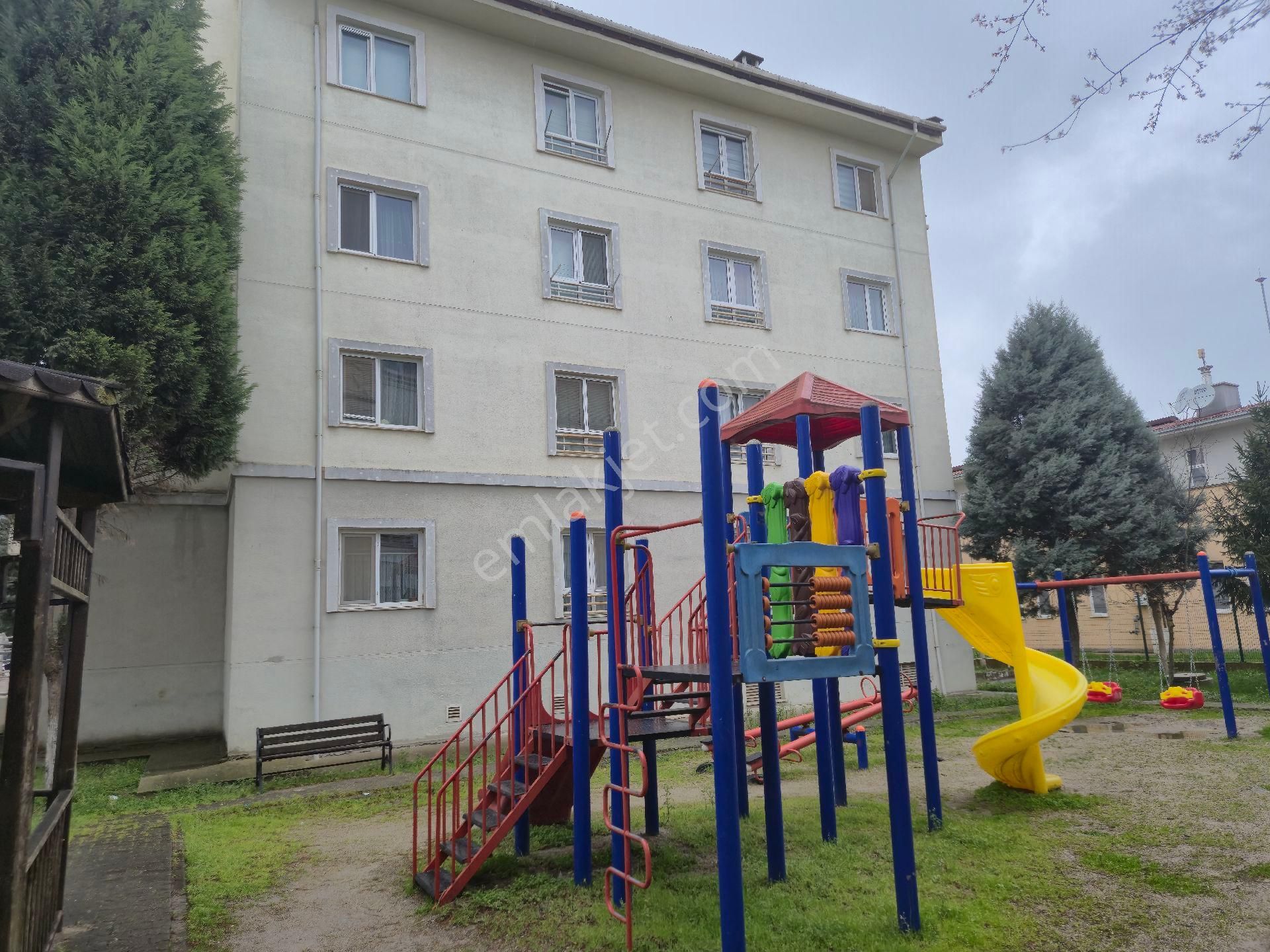 Realty Worlddan Akyazı Ömercikler Toki Sitesinde Arakat 80m2 2+1 - Görsel 3