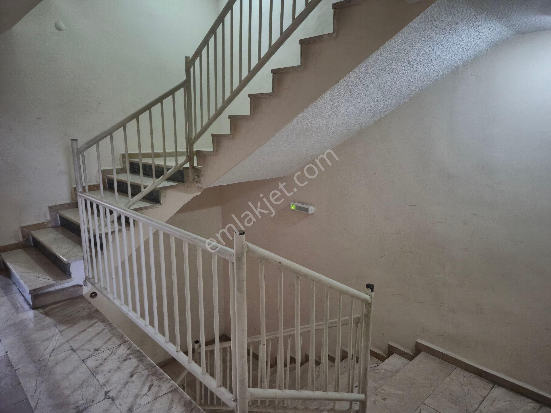 Realty Worlddan Akyazı Ömercikler Toki Sitesinde Arakat 80m2 2+1 - Görsel 5