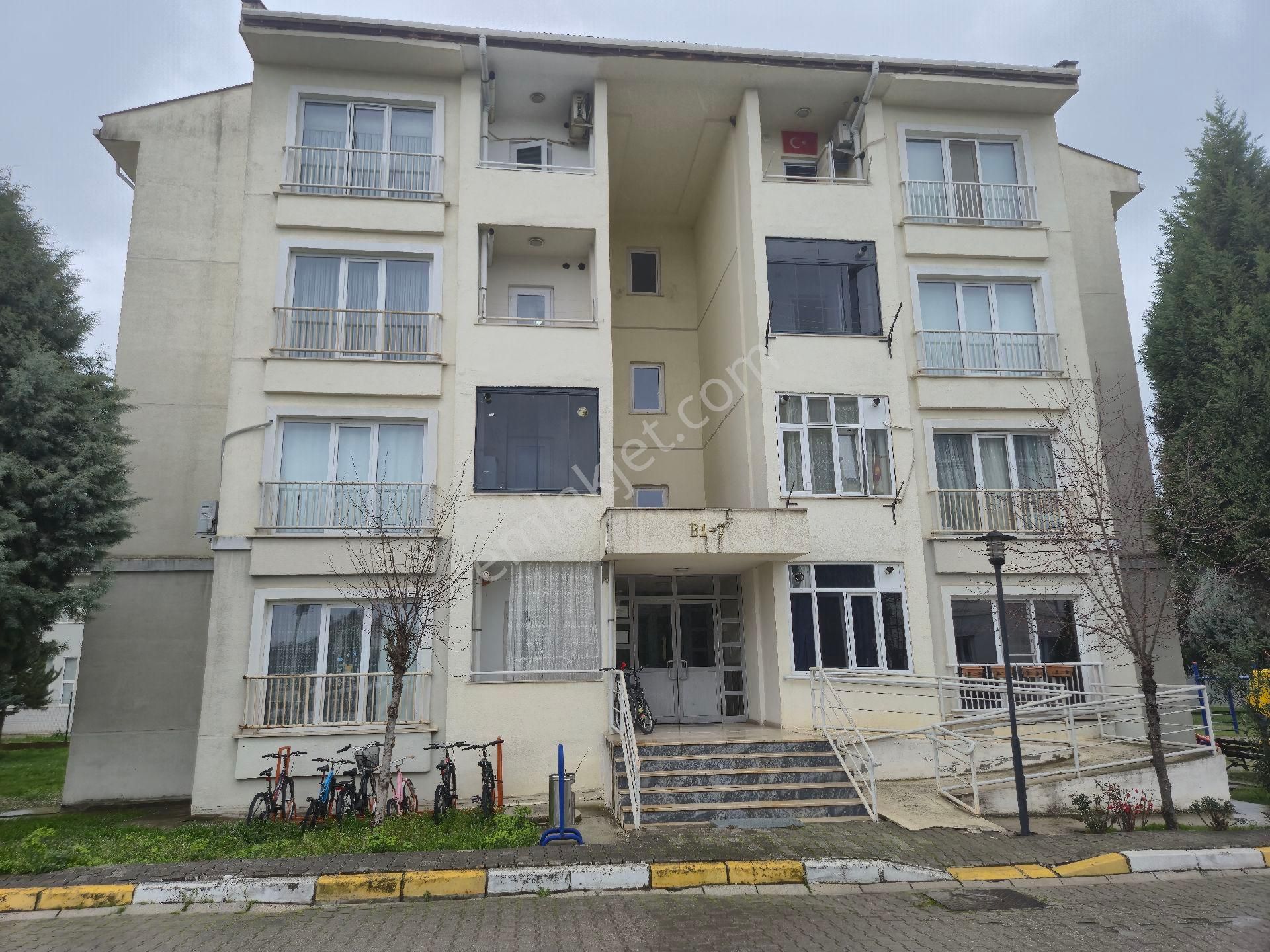Realty Worlddan Akyazı Ömercikler Toki Sitesinde Arakat 80m2 2+1