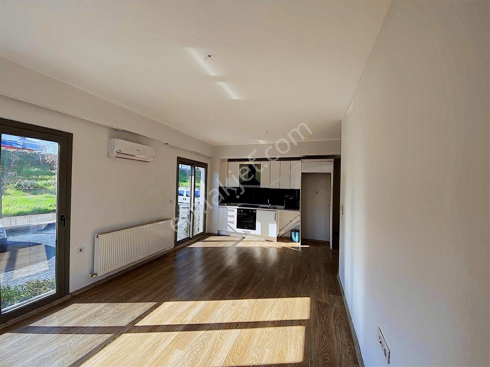 Torbalı Yedieylül Mah Havuzlu Sitede Kiralık 2+1 Bahçe Katı