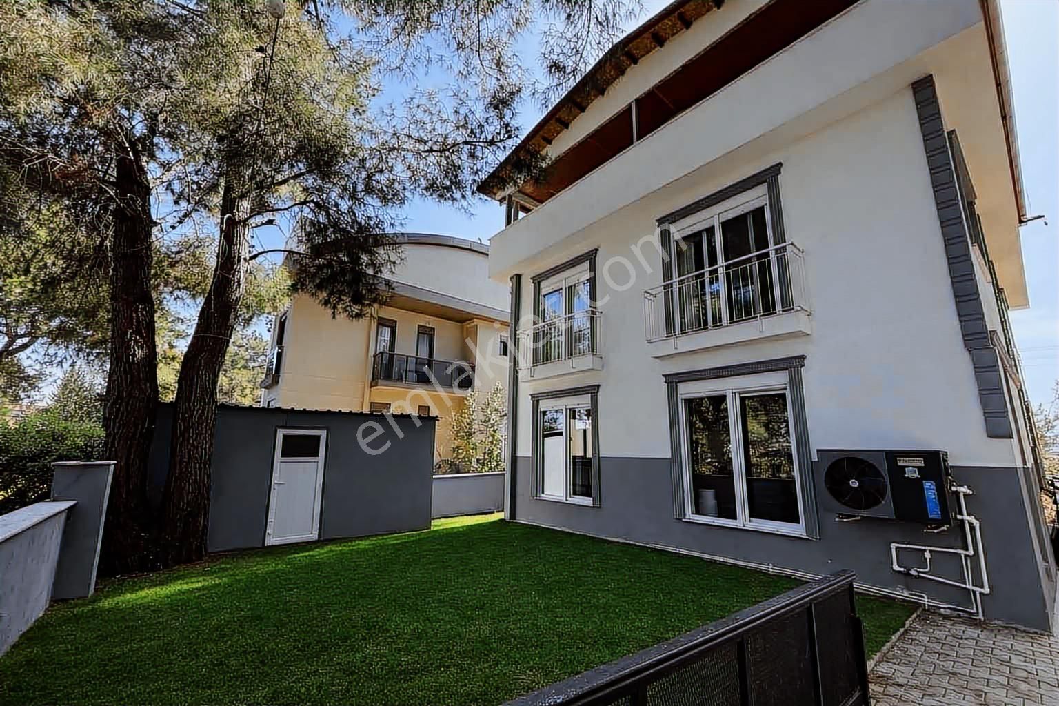 Döşemealtı Düzlerçamında Ormanla İç İçe 3+1 Villa