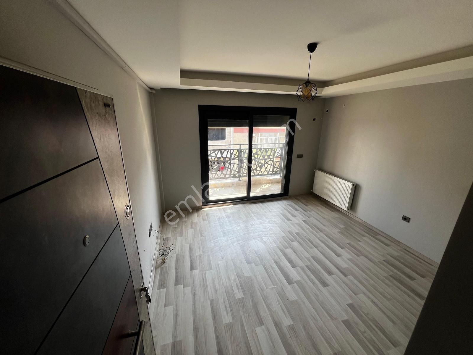 K.çiğli 'de Katip Çelebi Üniversite Ve Egekent İzban Yakını 2+1