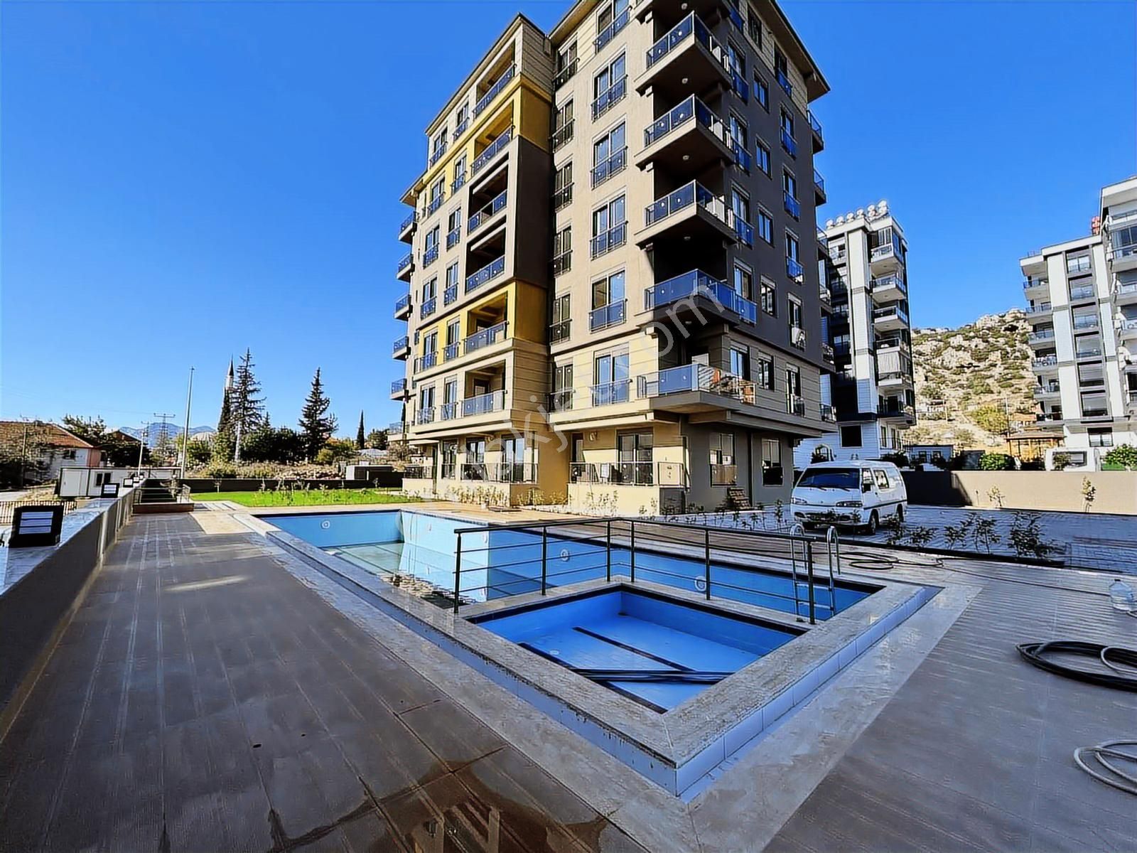 Göçerler'de Site İçi Havuzlu Satılık Lüks Manzaralı 1+1 Daire - Görsel 4