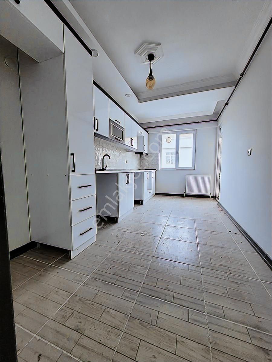 Kapaklı İstiklal Caddesi Dibinde 3+1 Tamamı Ön Cephe - Görsel 9