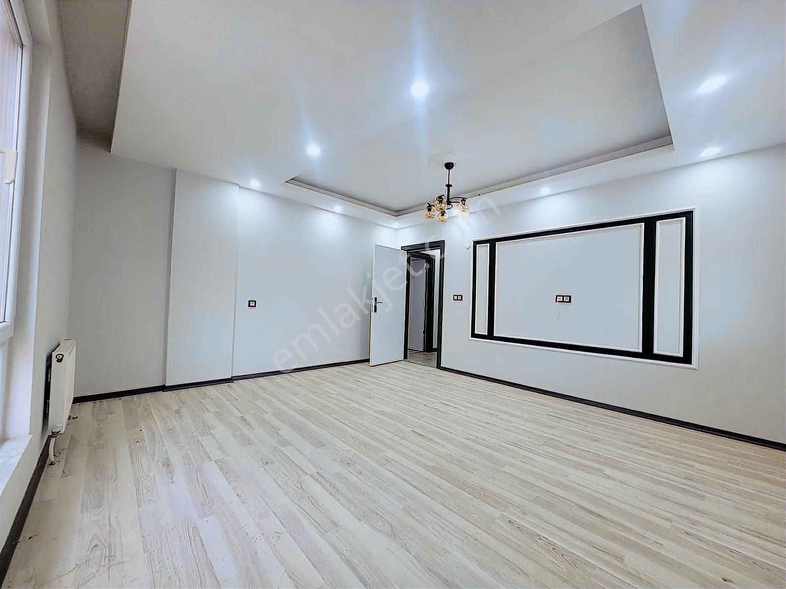 Kapaklı İstiklal Caddesi Dibinde 3+1 Tamamı Ön Cephe