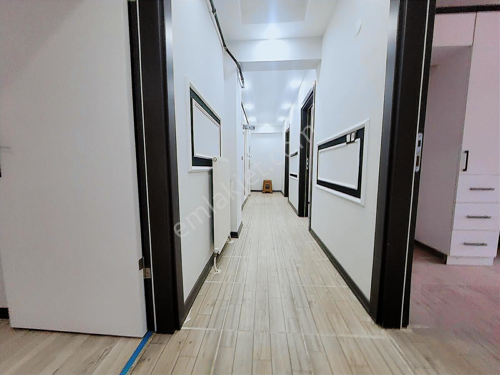 Kapaklı İstiklal Caddesi Dibinde 3+1 Tamamı Ön Cephe - Görsel 5