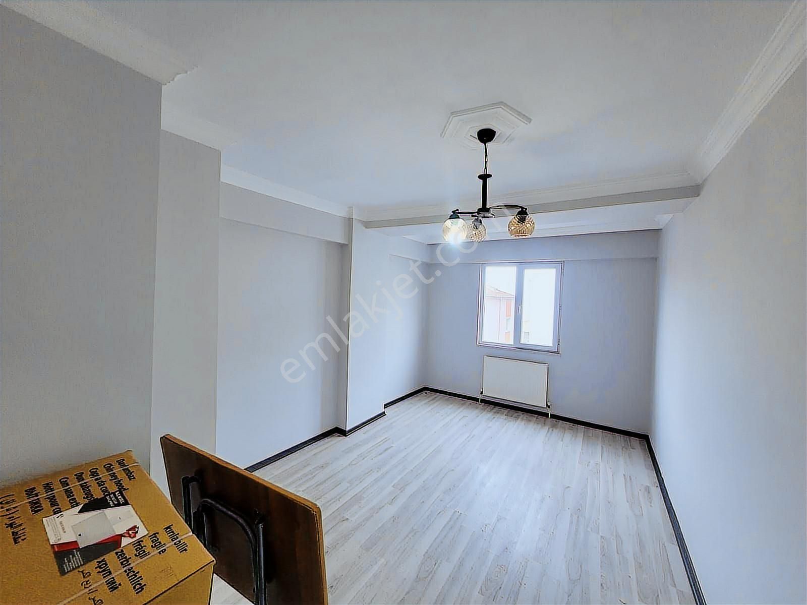 Kapaklı İstiklal Caddesi Dibinde 3+1 Tamamı Ön Cephe - Görsel 11