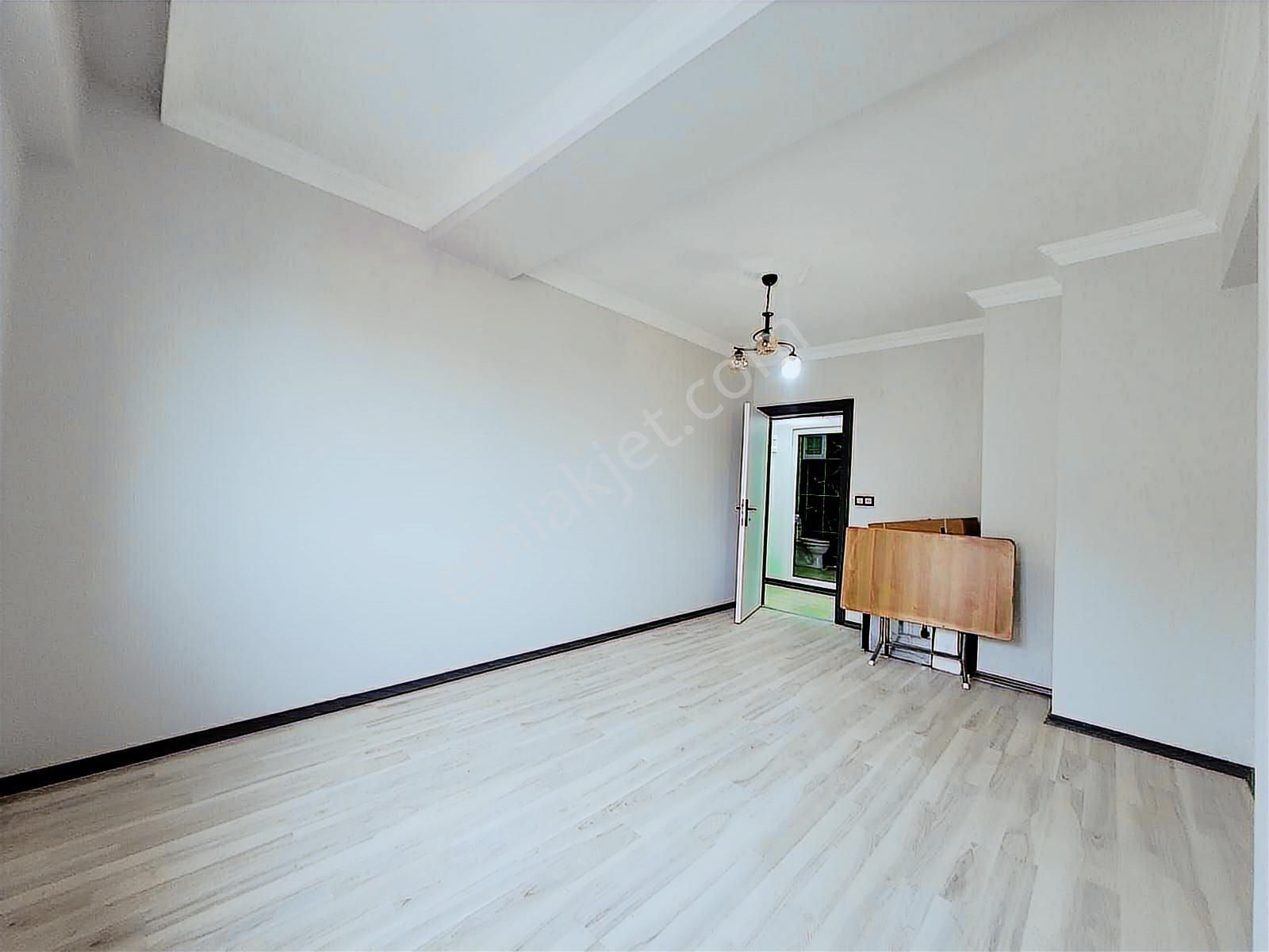 Kapaklı İstiklal Caddesi Dibinde 3+1 Tamamı Ön Cephe - Görsel 12