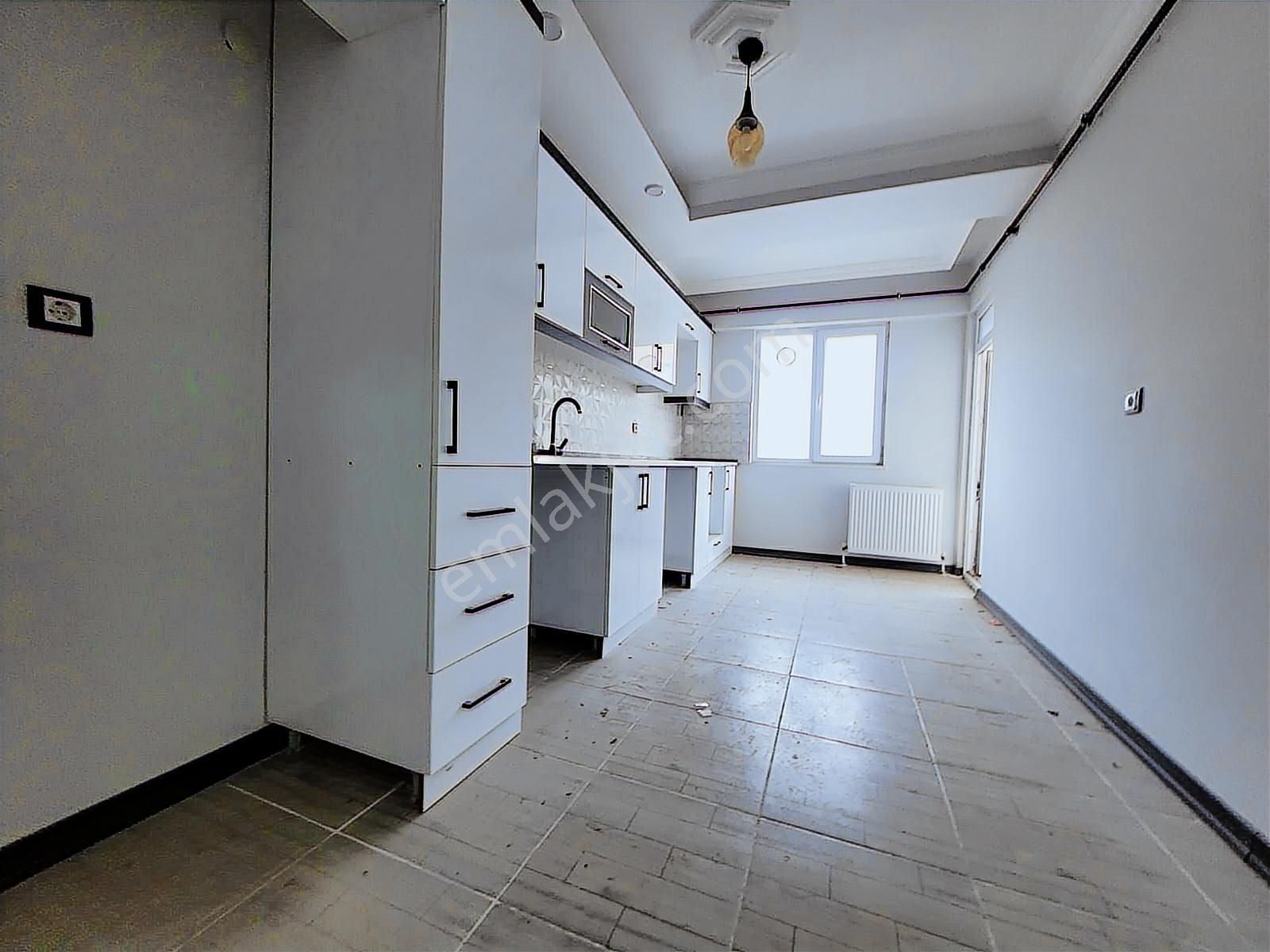 Kapaklı İstiklal Caddesi Dibinde 3+1 Tamamı Ön Cephe - Görsel 8