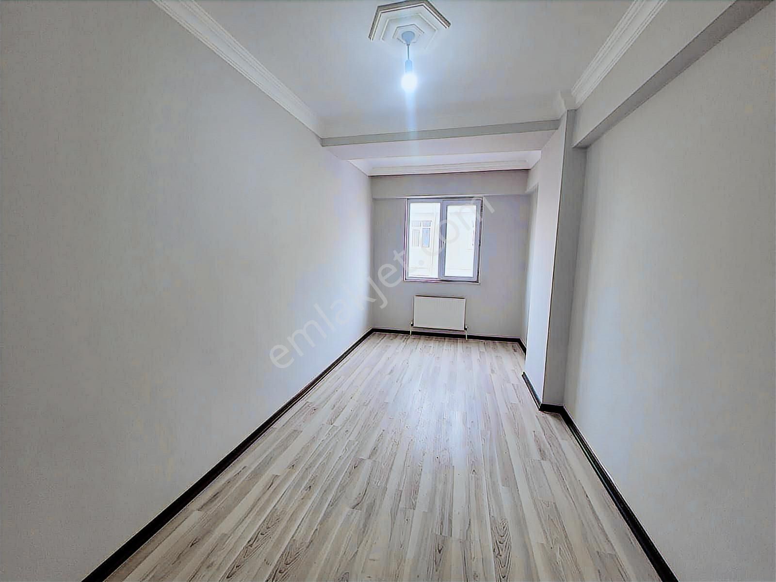 Kapaklı İstiklal Caddesi Dibinde 3+1 Tamamı Ön Cephe - Görsel 15