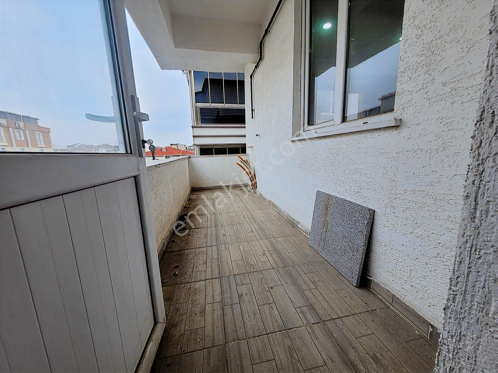 Kapaklı İstiklal Caddesi Dibinde 3+1 Tamamı Ön Cephe - Görsel 3