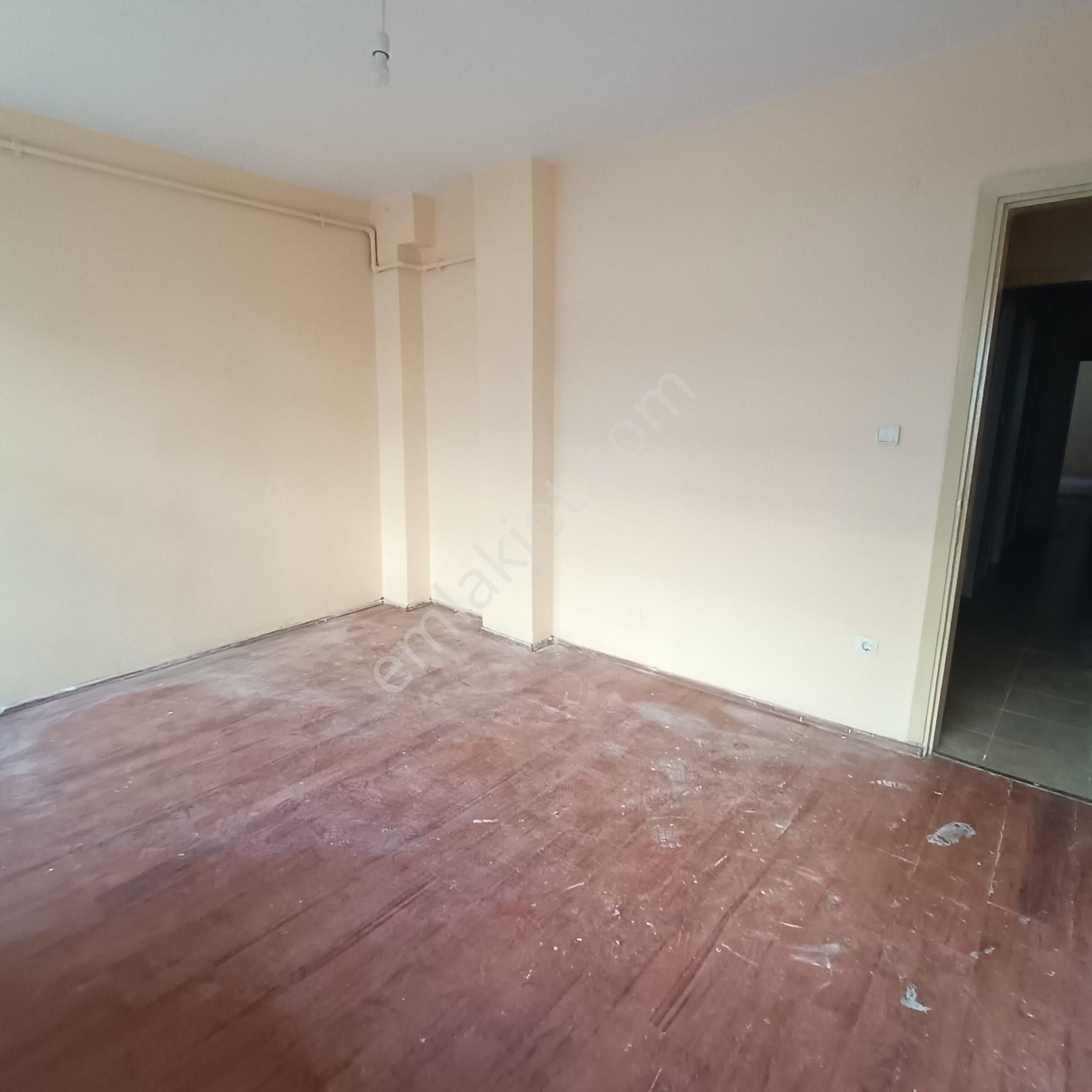 Bayrampaşa Orta Mahalle’de Metroya Yakın, Masrafsız 2+1 Aile Dairesi - Görsel 4