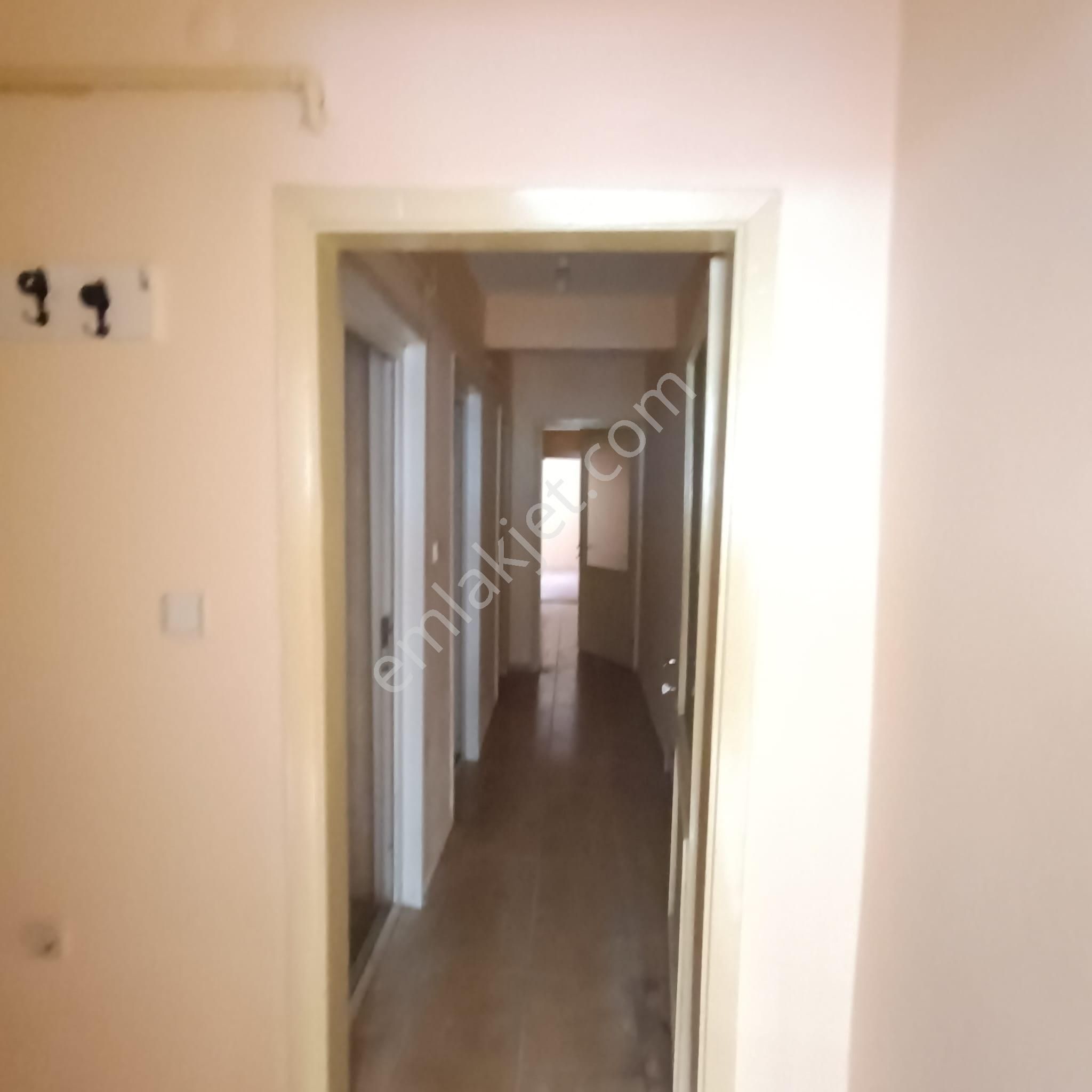 Bayrampaşa Orta Mahalle’de Metroya Yakın, Masrafsız 2+1 Aile Dairesi - Görsel 12