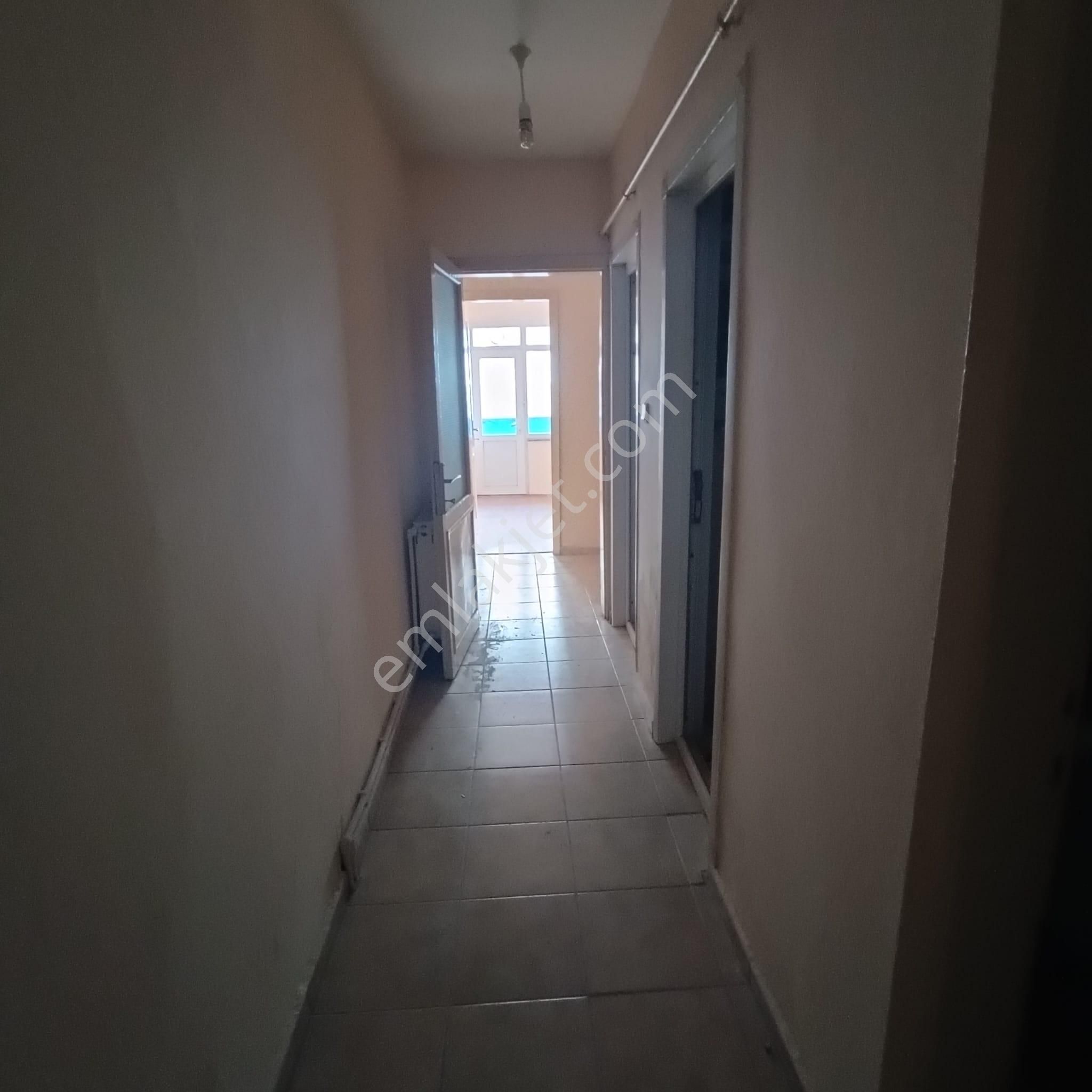 Bayrampaşa Orta Mahalle’de Metroya Yakın, Masrafsız 2+1 Aile Dairesi - Görsel 11