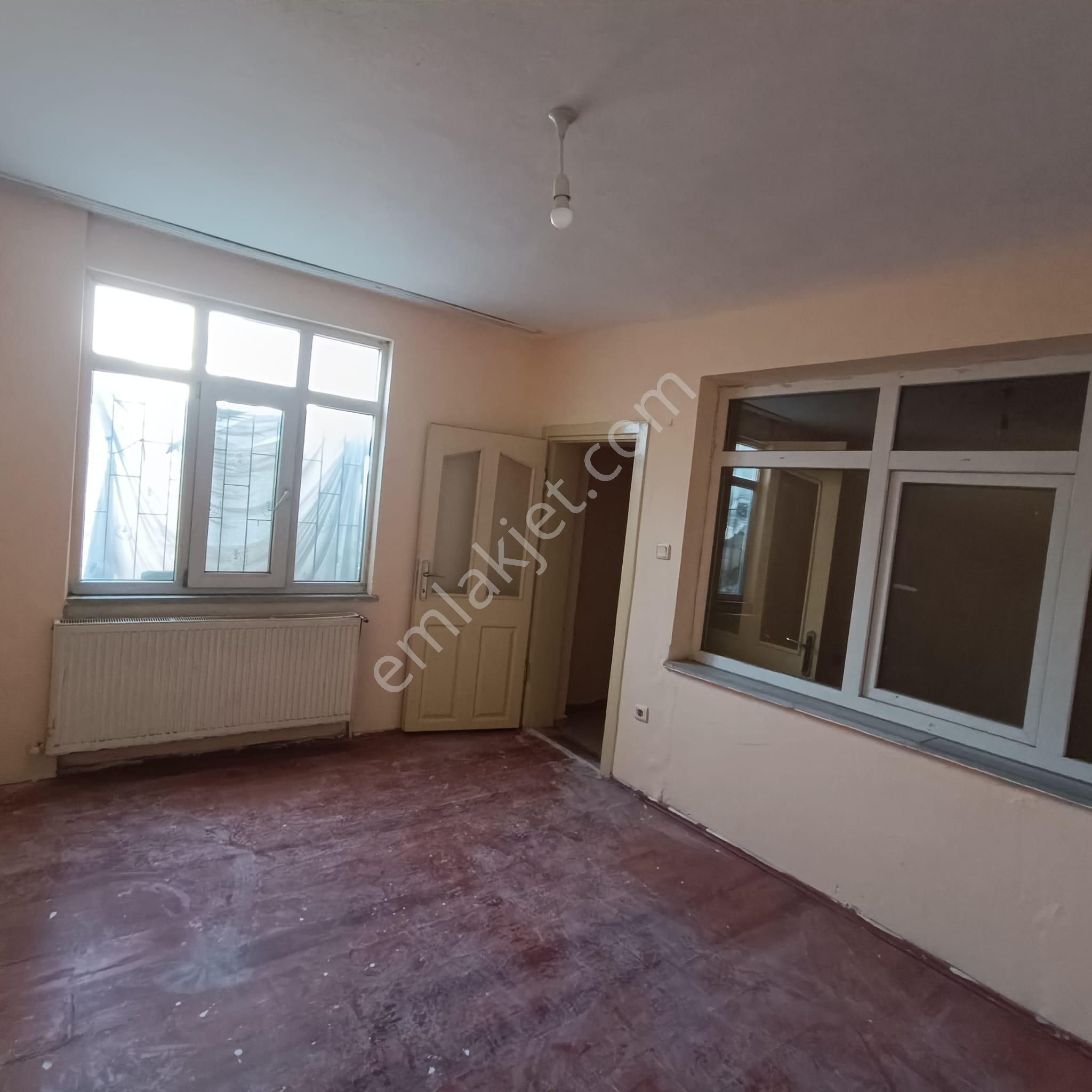 Bayrampaşa Orta Mahalle’de Metroya Yakın, Masrafsız 2+1 Aile Dairesi - Görsel 2