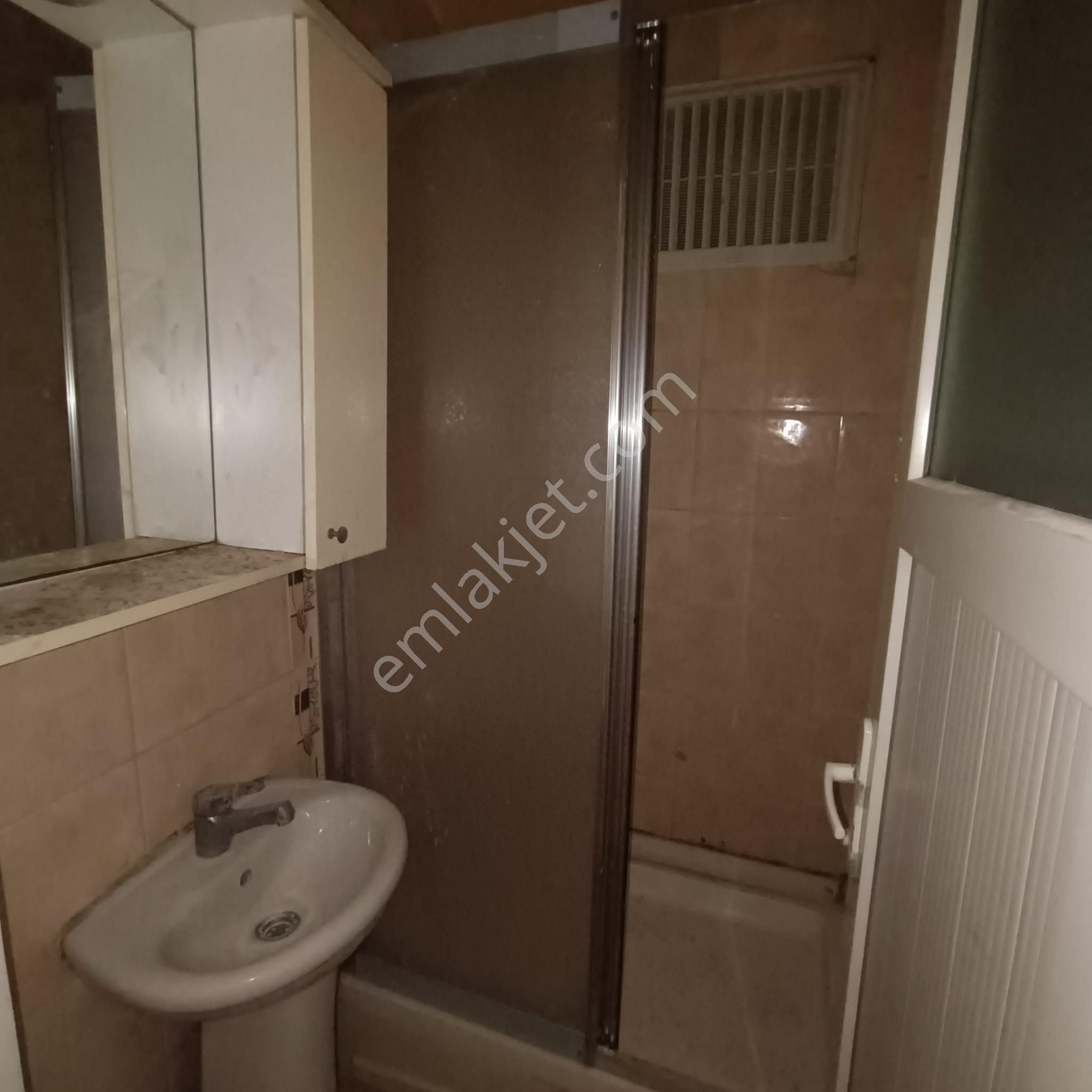 Bayrampaşa Orta Mahalle’de Metroya Yakın, Masrafsız 2+1 Aile Dairesi - Görsel 14