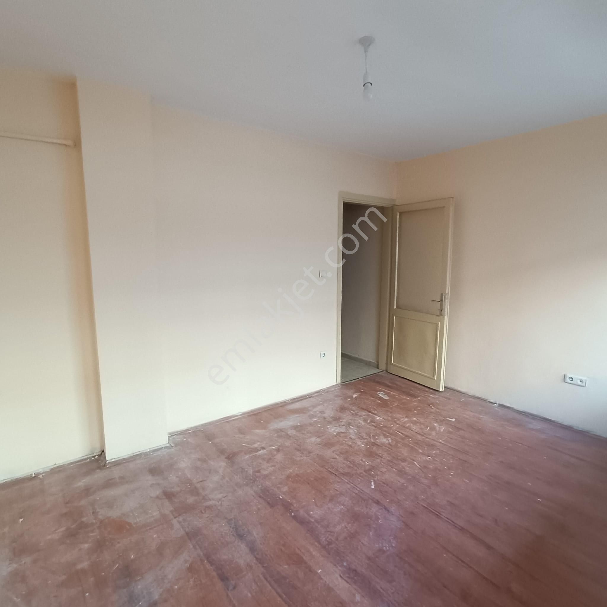 Bayrampaşa Orta Mahalle’de Metroya Yakın, Masrafsız 2+1 Aile Dairesi - Görsel 5