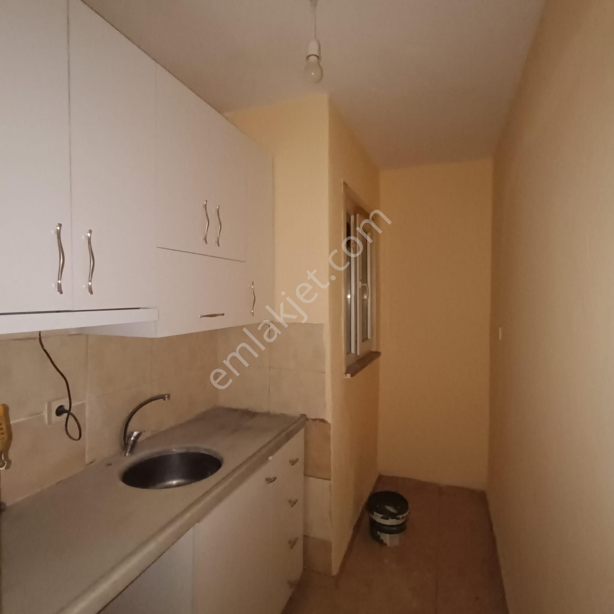 Bayrampaşa Orta Mahalle’de Metroya Yakın, Masrafsız 2+1 Aile Dairesi - Görsel 13