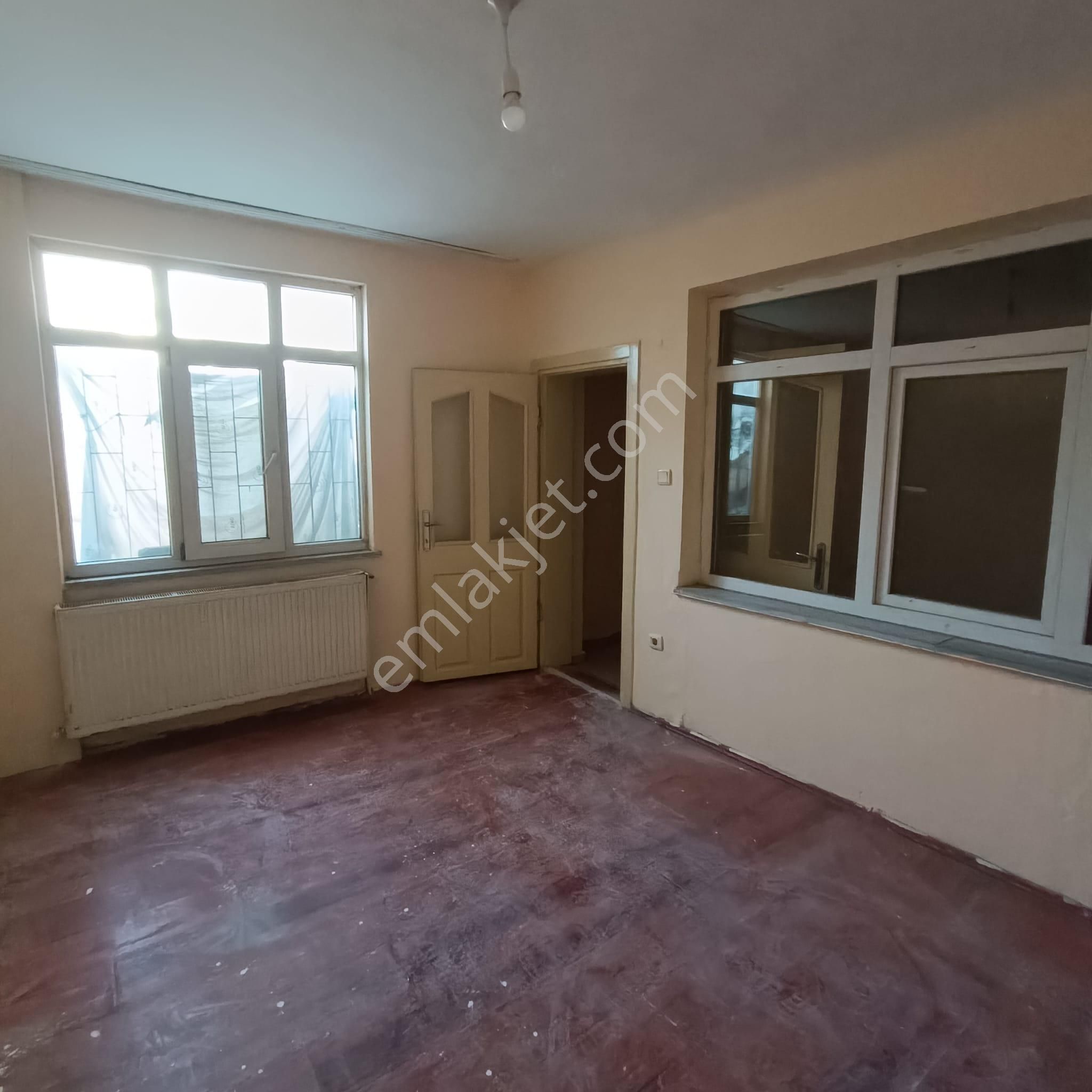 Bayrampaşa Orta Mahalle’de Metroya Yakın, Masrafsız 2+1 Aile Dairesi - Görsel 3