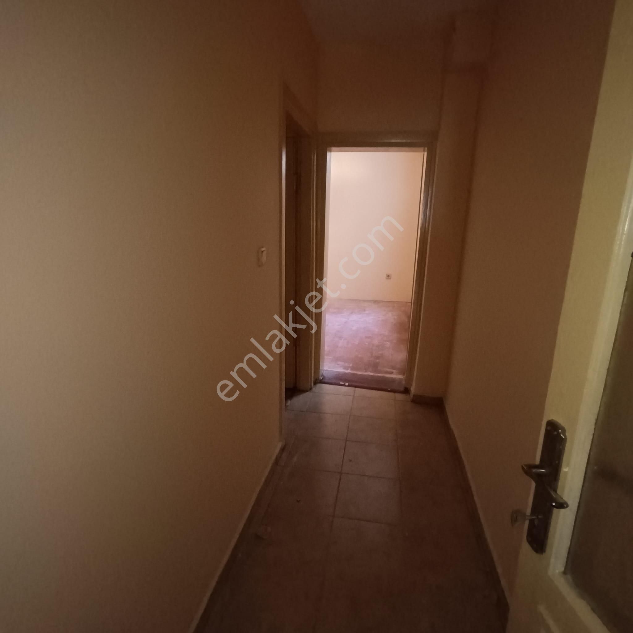 Bayrampaşa Orta Mahalle’de Metroya Yakın, Masrafsız 2+1 Aile Dairesi - Görsel 10