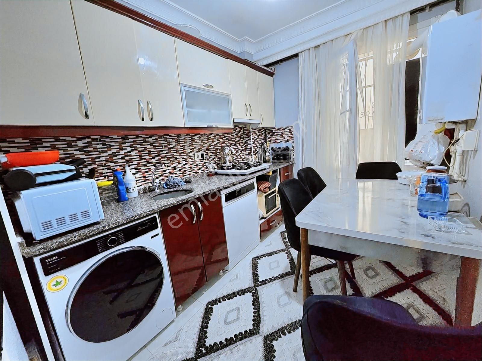 Mimar Yapıdan Meydanda Satılık 2+1 İskanlı Y.giriş