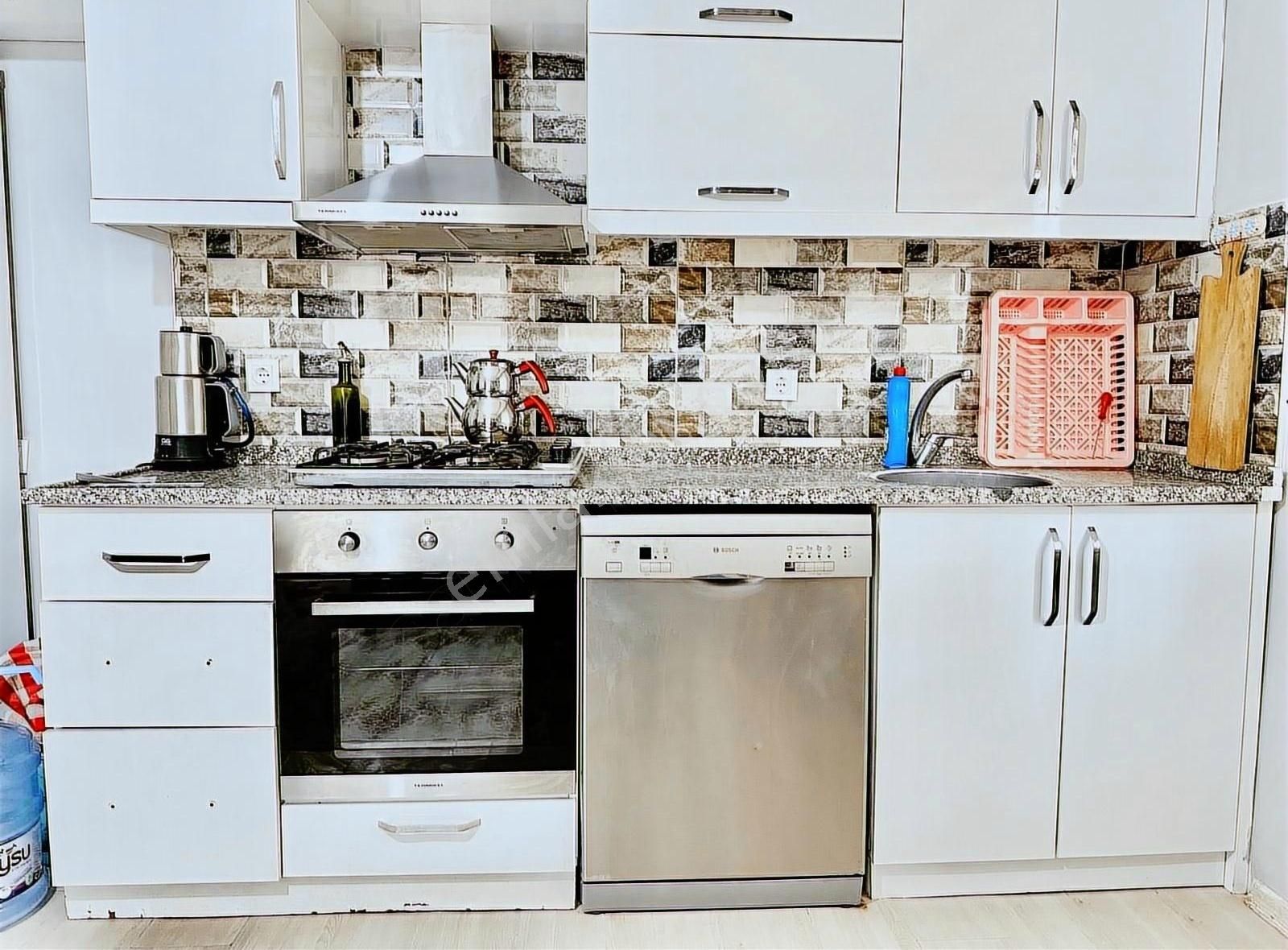 Sütçüler Mah 2+1 Tranvaya 100 Metre Mesafede Full Eşyali Kiralik - Görsel 3