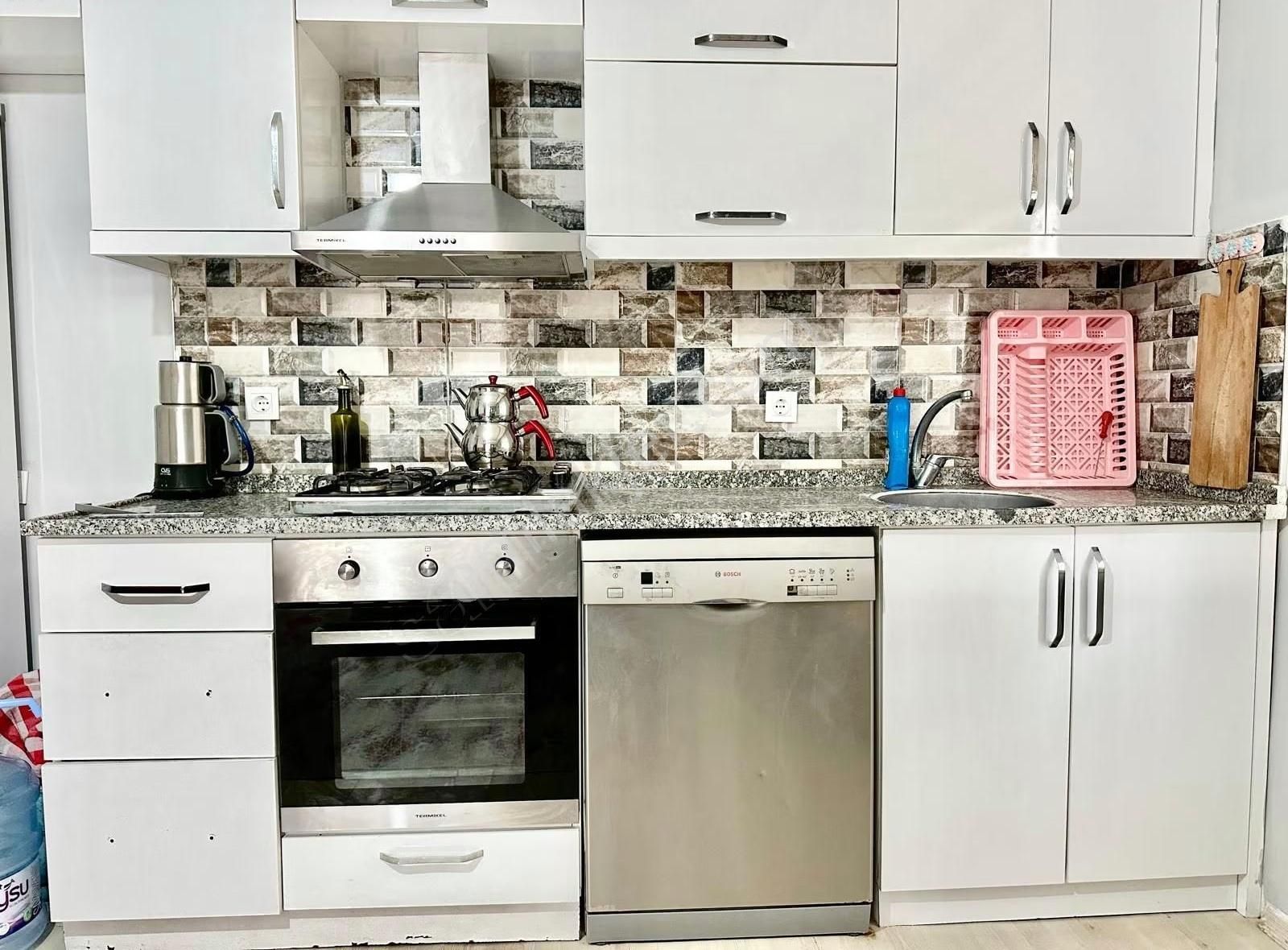 Sütçüler Mah 2+1 Tranvaya 100 Metre Mesafede Full Eşyali Kiralik - Görsel 14