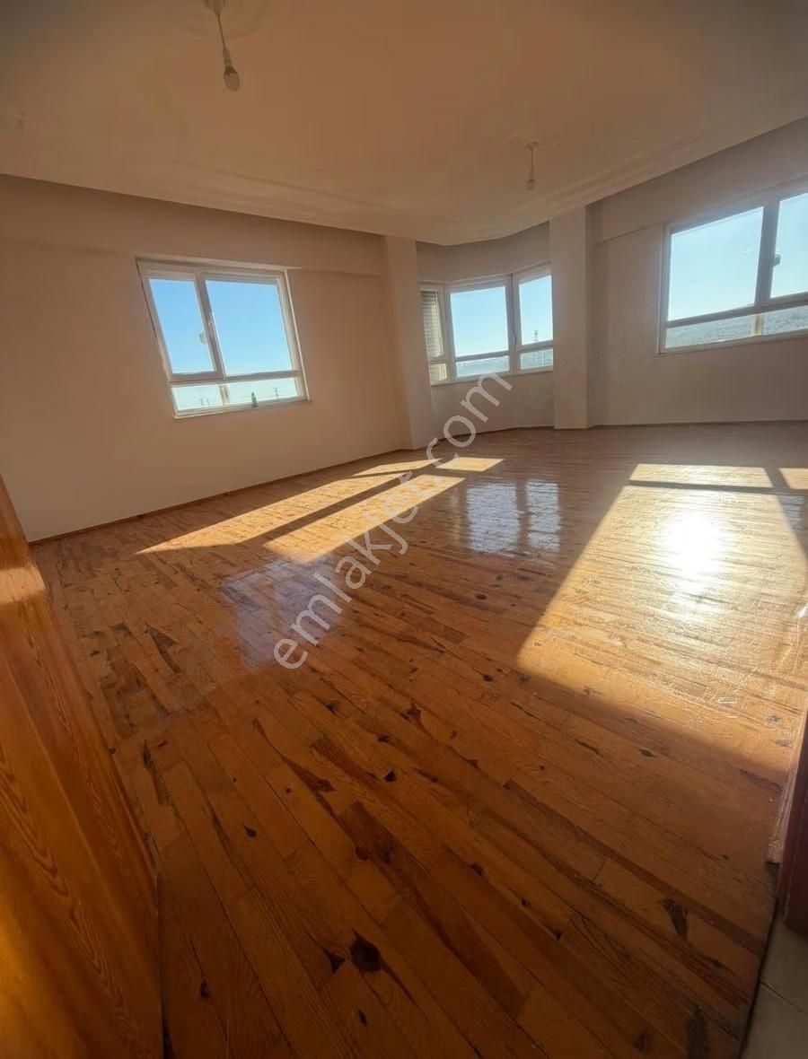 Varsak Karsiyakada Cokk Genis 3+1 Asansorlu Arac Takasina Açık